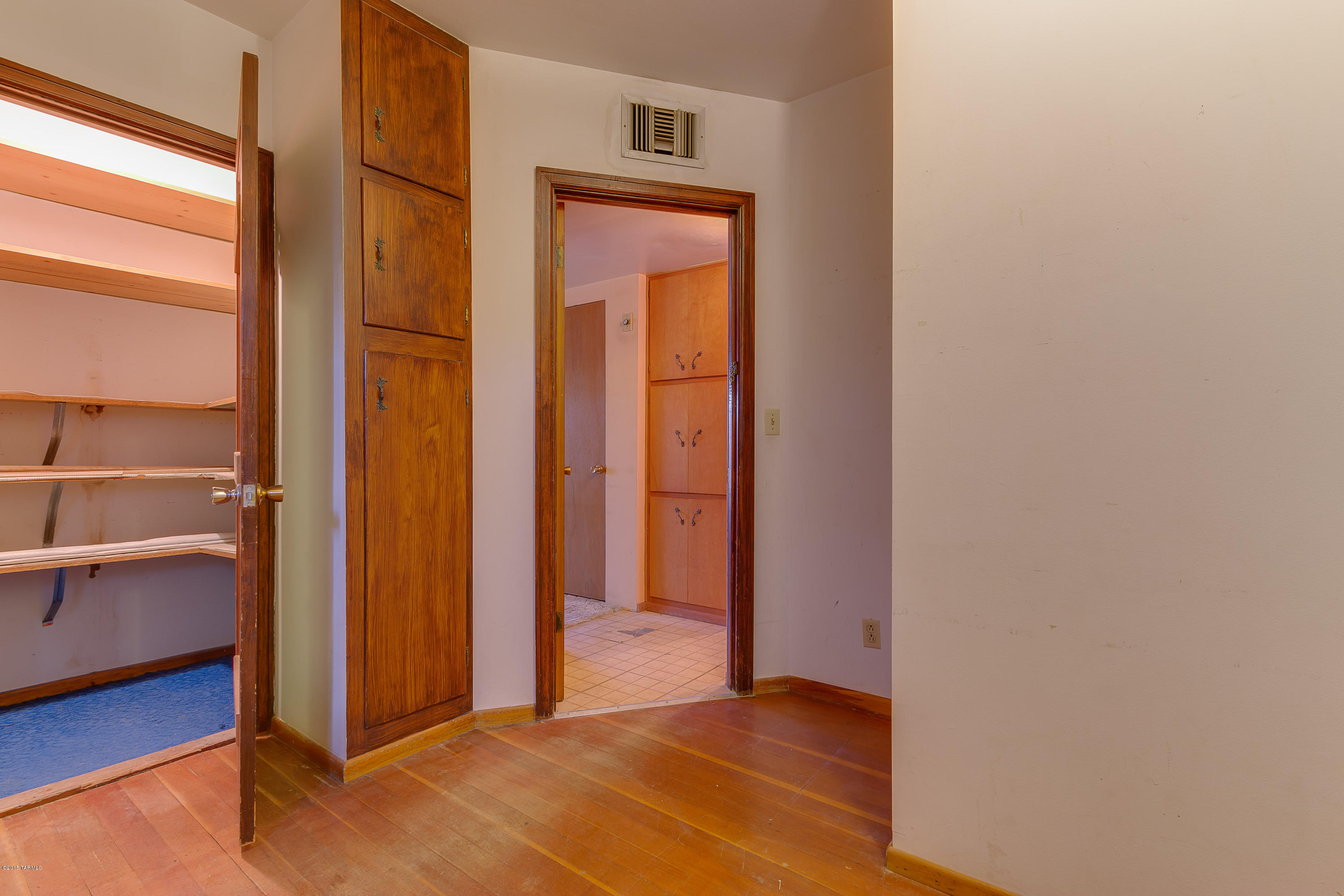 Los Ranchitos - Residential