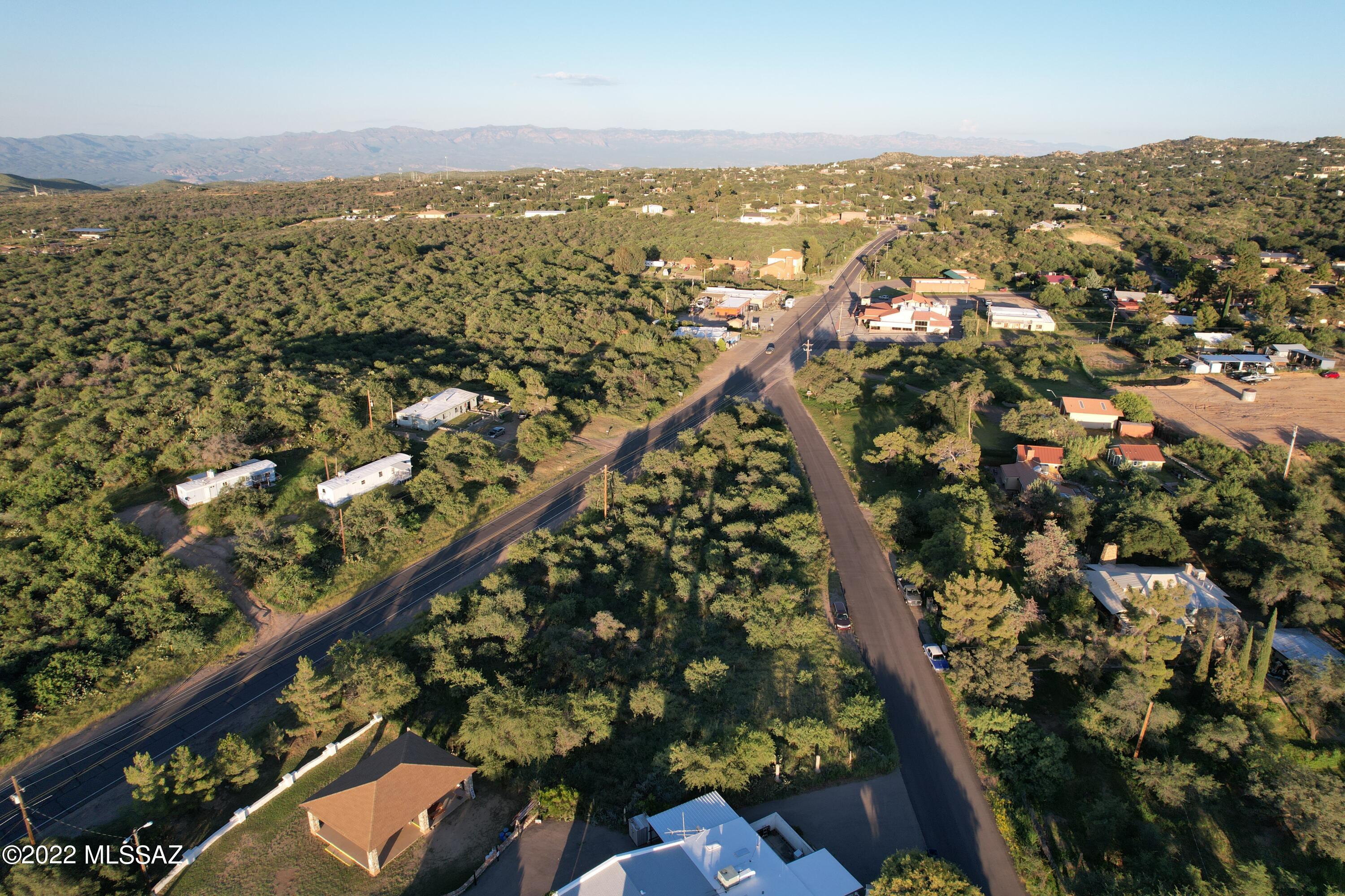 Great lot in prime location of Oracle.  Endless potential with access from American Ave and access from the back as well.