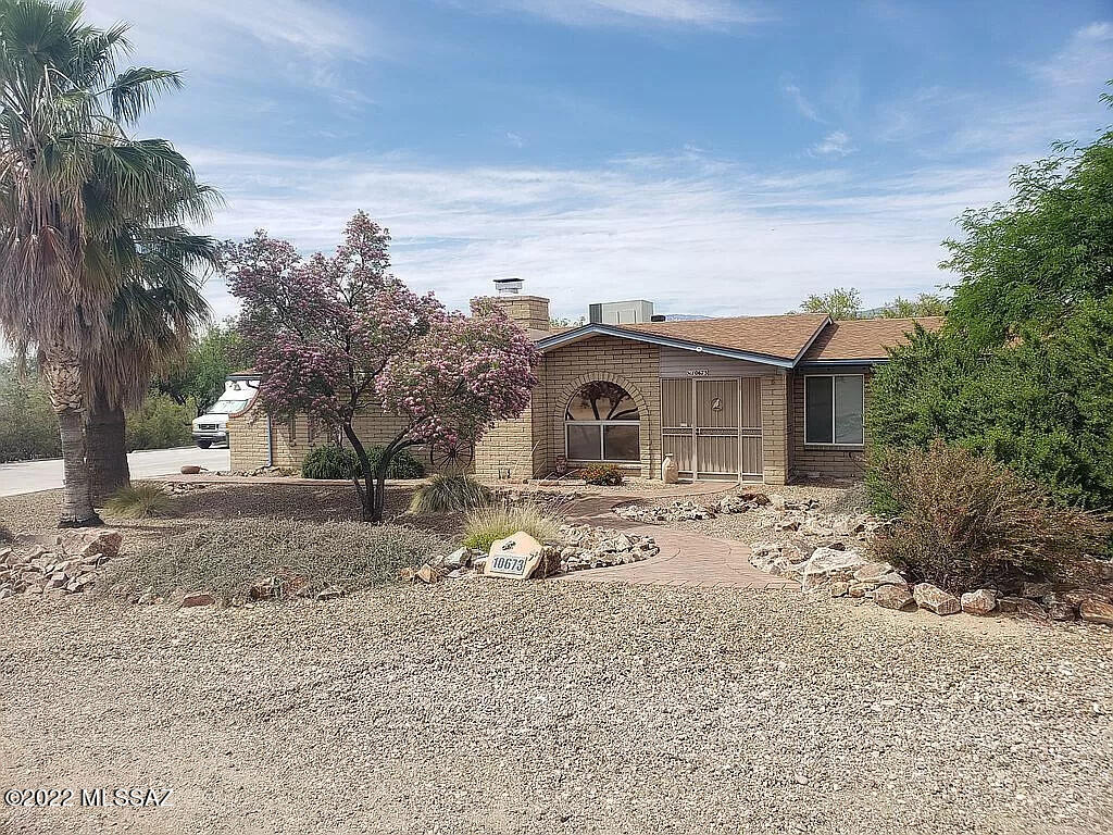 LOVINGLY CARED FOR RANCH STYLE BEAUTY,.88 acre PRIVATE COVERED PORCH TO ENJOY VIEWS of native desert with Catalina Mountains behind. UPDATED KITCHEN WITH MAPLE CABINETS/GRANITE COUNTERS, CENTER ISLAND, STAINLESS STEEL APPLIANCES, REMODELED BATHS, SKYLIGHT, DOUBLE PANE WINDOWS, FIREPLACE, NO HOA, no POOL. CONCRETE DRIVEWAY, custom designed for MOTOR HOME PARKING. ROOF RECENTLY SHINGLED, NEW HEAT PUMP. This home won't last long! PER OWNERS REQUEST, PLEASE CONTACT THE SELLER DIRECTLY TO SCHEDULE ALL VIEWINGS AT (520) 664-0340.