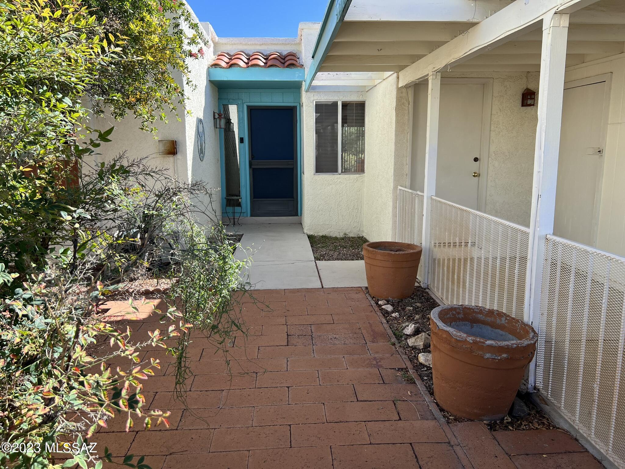 Well care for two bedroom one bath townhouse in Colonia de Los Alamos. Front courtyard, mature landscaping, beautiful backyard, view of Madera Canyon. Located right in the heart of Green Valley close to shopping, medical and restaurants.