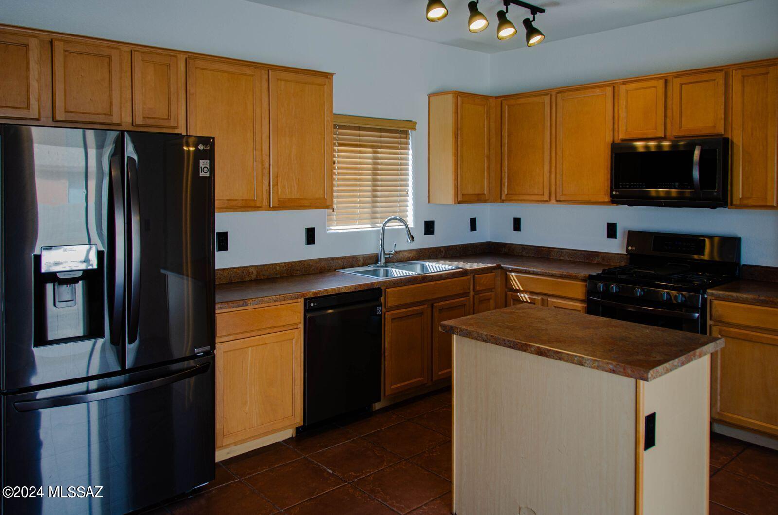 Tres Pueblos - Residential Lease