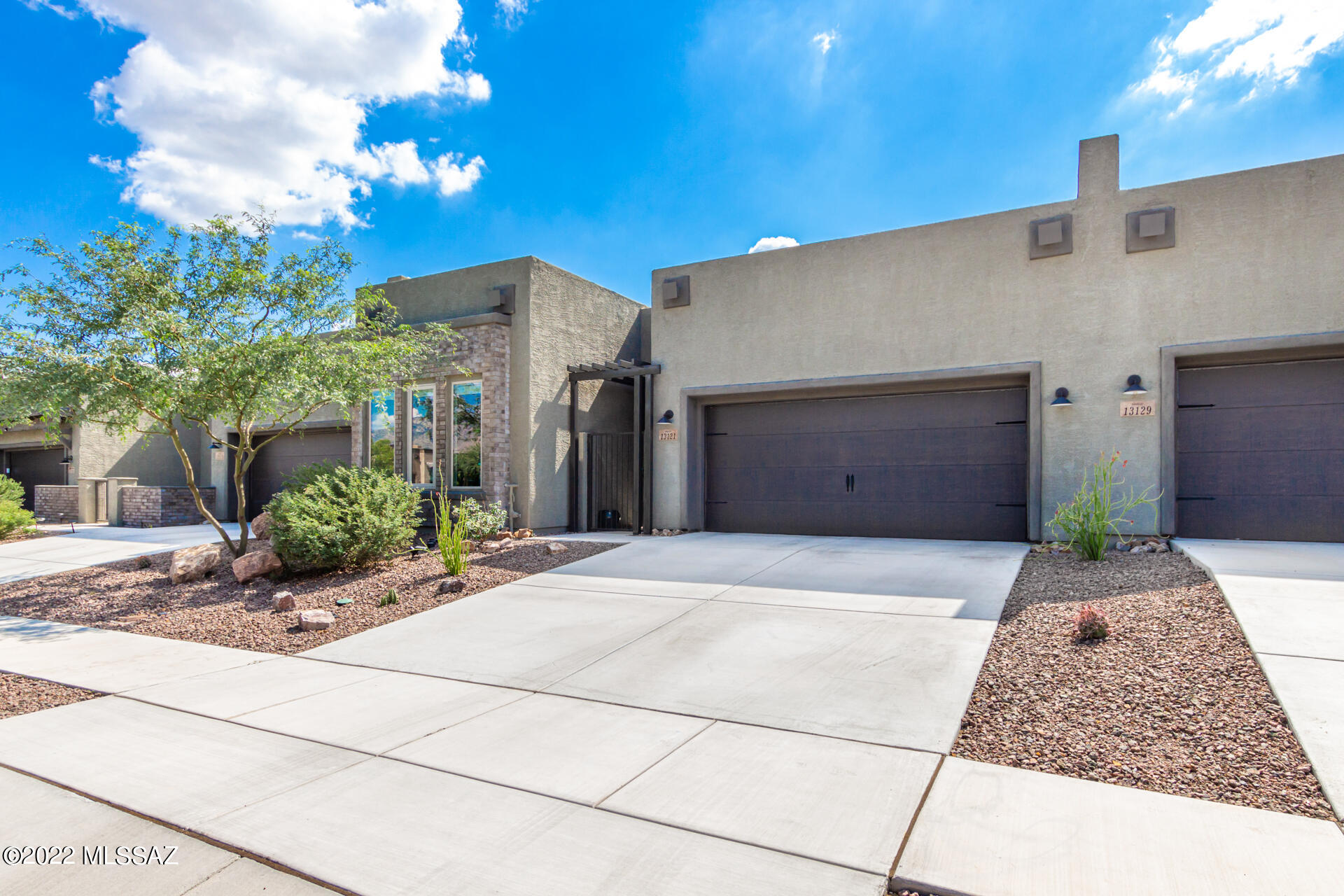 Great location in the highly sought after Ridgeview subdivision in Ranch Vistoso Trails. Mountain View casita townhome in newest section built in Ridgeview, only 2 years old and meticulously maintained by original owner; like new with some upgrades! Marbled ceramic white tile and real hardwood floors throughout.  Marazzi kitchen backsplash. Authentic crystal and beaded chandeliers.  Upgraded appliances. Private entry courtyard and landscaped rear patio with custom mosaic fountain; very secluded and private feel.  Come see this beautiful home in this very welcoming community!