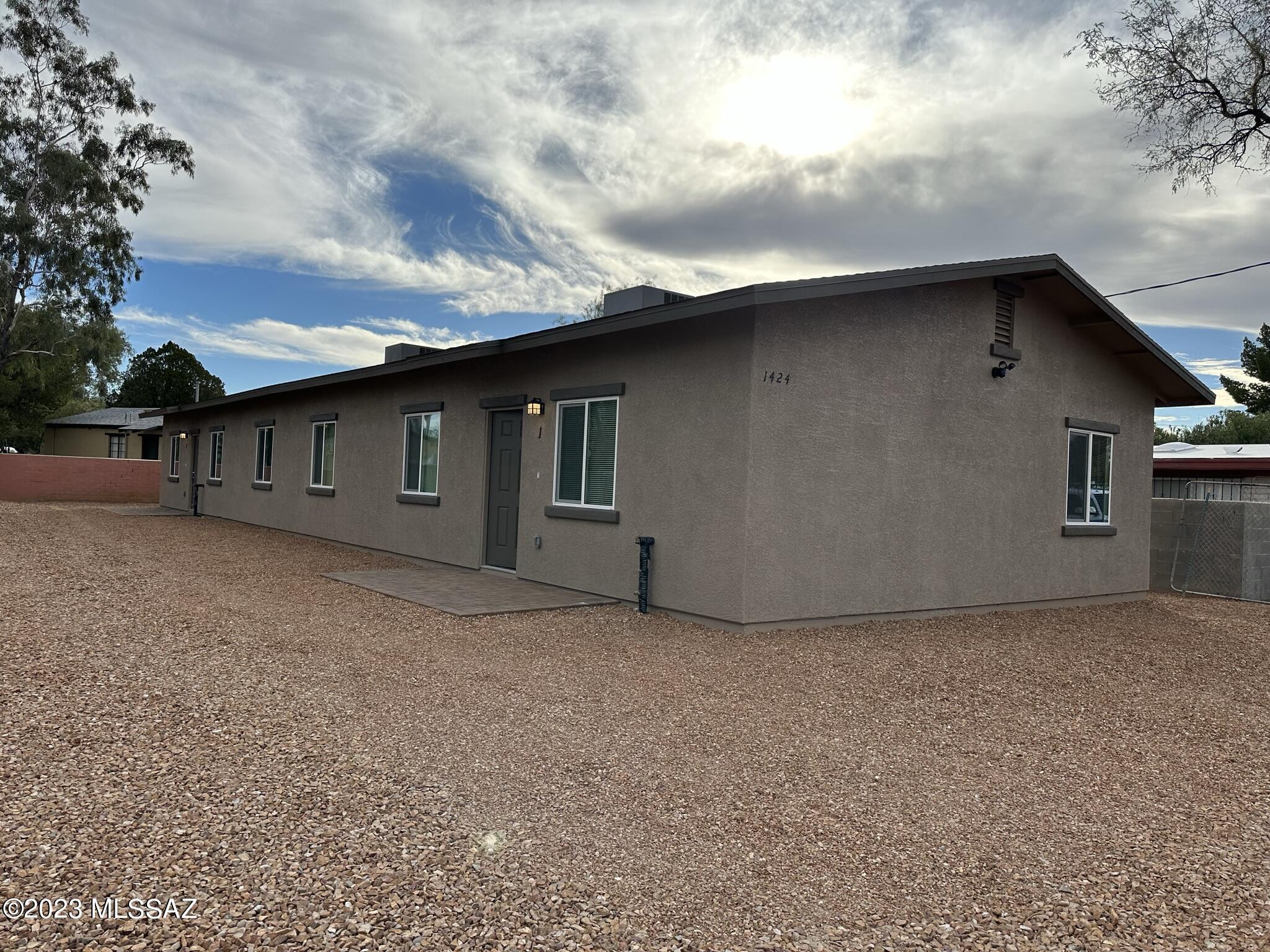 Brand New 3 bed 2 bath Duplex with own private yard and parking