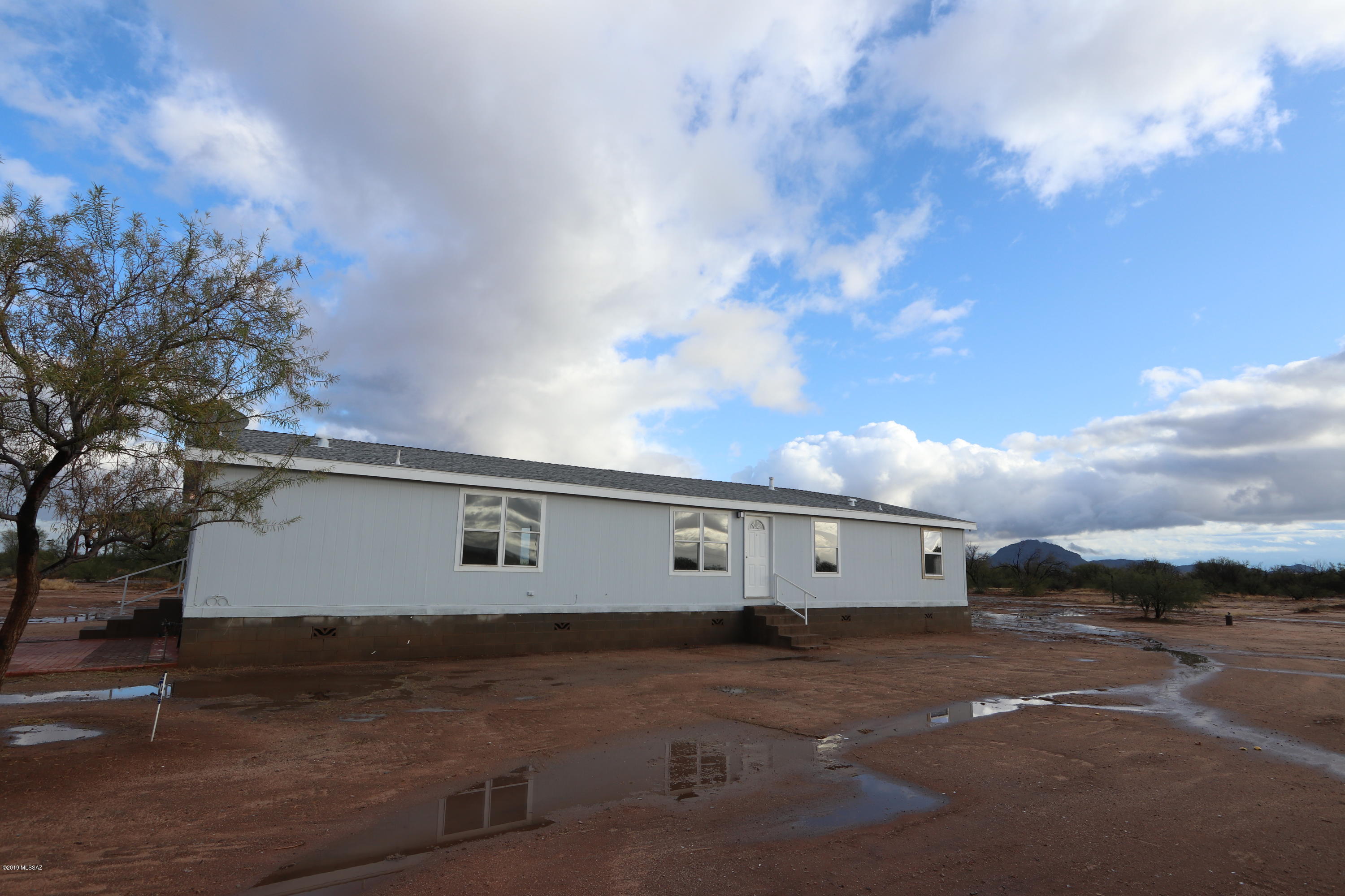 Spacious home situated on a huge lot!
