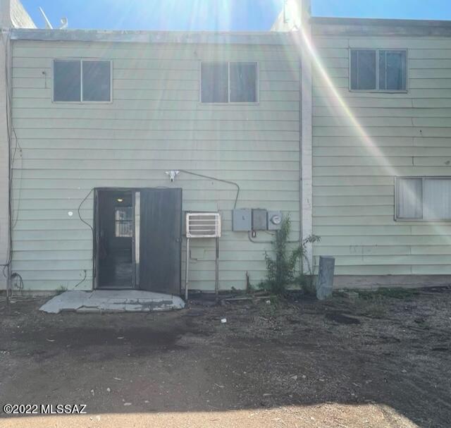 ''Great Investment opportunity'' This 3 bedrooms, 1, 1/2  bathrooms, 1,304 sq ft. townhome has great potential, if you are looking to bring your creativity , or flip, this is the one! Short drive to the University of AZ and A Mountain, next to Kennedy park, an attraction to this neighborhood easy access to I-10 freeway, close to schools, shopping centers and restaurants.