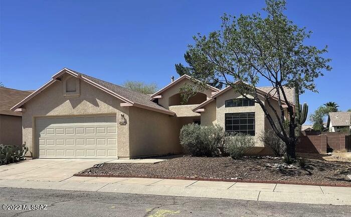 Quaint 3/2 home with new flooring and fixtures throughout! Includes a large backyard with covered patio. For more information please view our website at www.reszi.com. Leasing line: 214-281-4646
