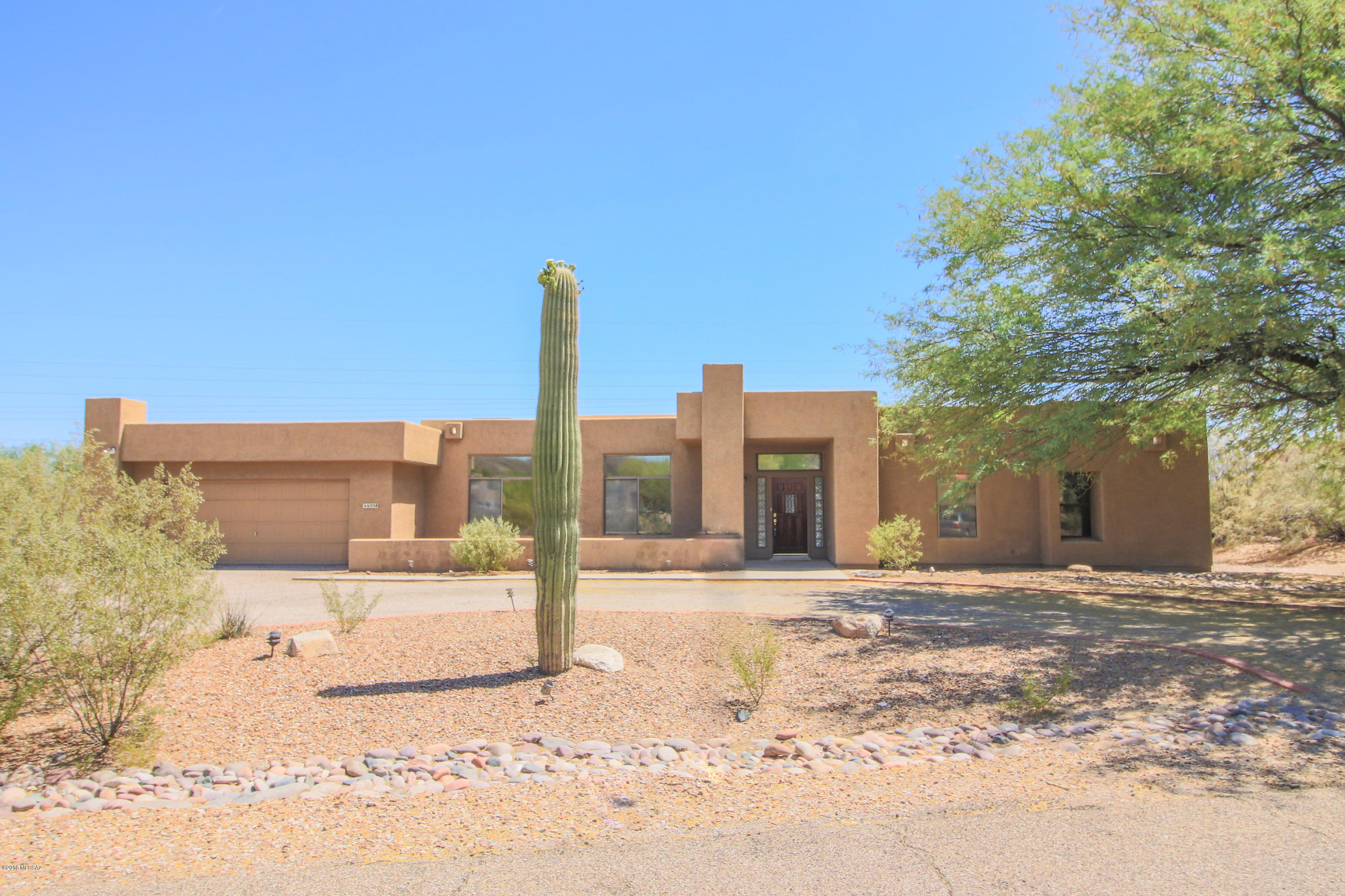 Seller willing to entertain offers between $340K-350K. Beautiful semi-custom home on an over-sized .59 acre lot. This home features 5bd/4 ba,large open kitchen with granite counter tops and back splash, undermount sink, all appliances, including 3 ovens, over-sized microwave and more. Other interior features include a massive front living room, ceiling fans, wood burning fireplace, skylights & large laundry room. Master bedroom features a large walk in closet, 2 sinks, garden tub & seperate shower. In 2014, new roof, 2 new HVAC units & new pipes were installed (no more poly). Exterior features include a sparkling saltwater pool w/ rock waterfall, built in BBQ & outdoor kitchen area, 2 car garage, no rear neighbors, wonderful views, front covered entryway & 1/2 circle driveway. A MUST SEE!