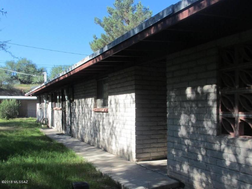 Cozy spacious 2 bedroom  1 bath apartment on the outskirts of Nogales!!  Located in a nice country atmosphere in a well established neighborhood (Sleepy Hollow) !!