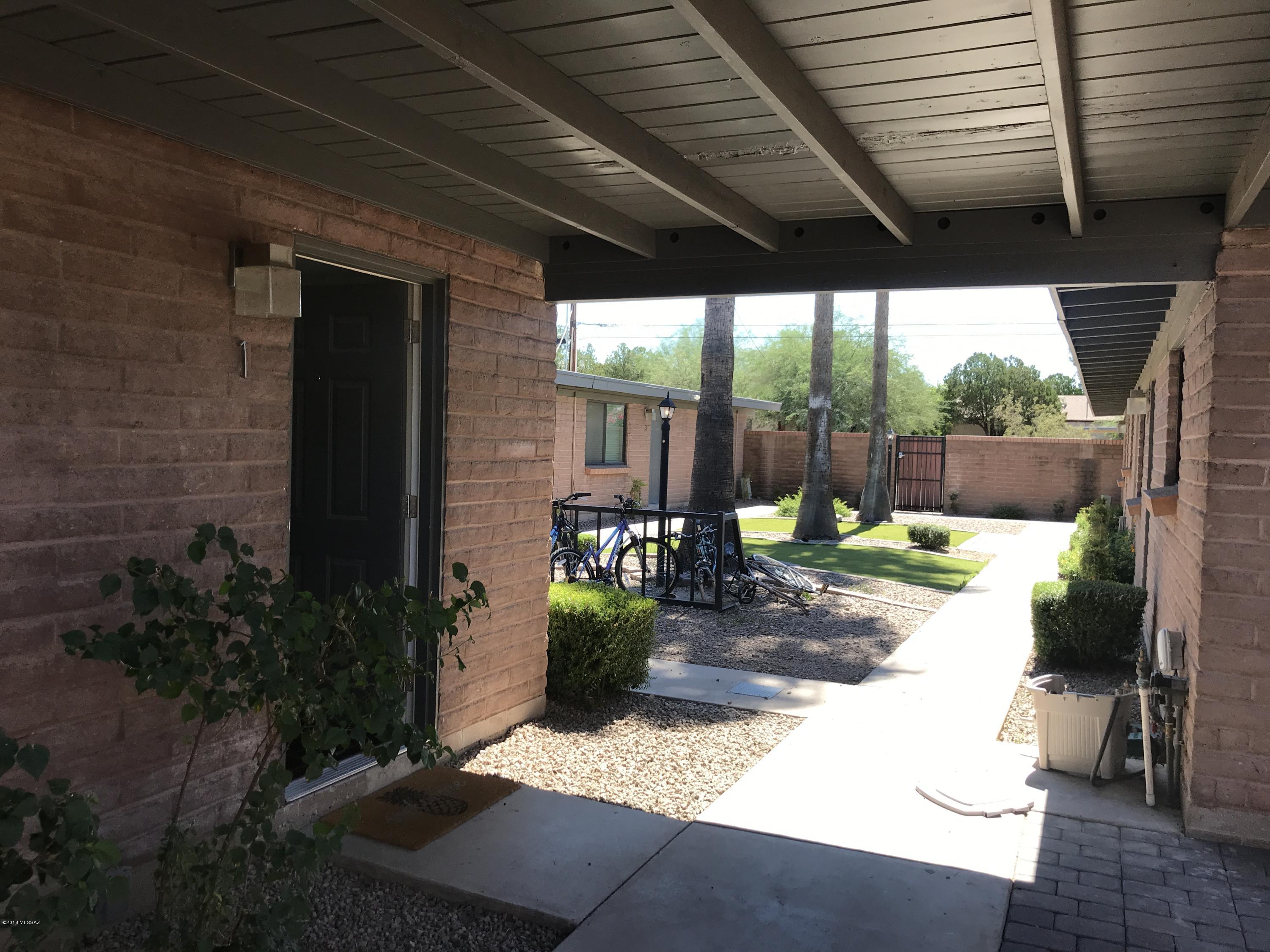 Now Pre-Leasing Huge 2Bdm 1Ba Homes for 2020-2021 School Year!  Luxury Student Living Less Than 1 Mile from U of A, Now Leasing and Ready to Move In, Enjoy a lifestyle of luxury and convenience in our upgraded residences! Homes feature walnut wood flooring, LED recessed lighting, washer/dryer in unit, gourmet kitchens that feature stainless steel appliances (incl. dishwasher), alder wood cabinetry, and granite countertops! A tranquil courtyard filled with palm trees bbq area and a great area to study outside, bike racks and plenty of parking.