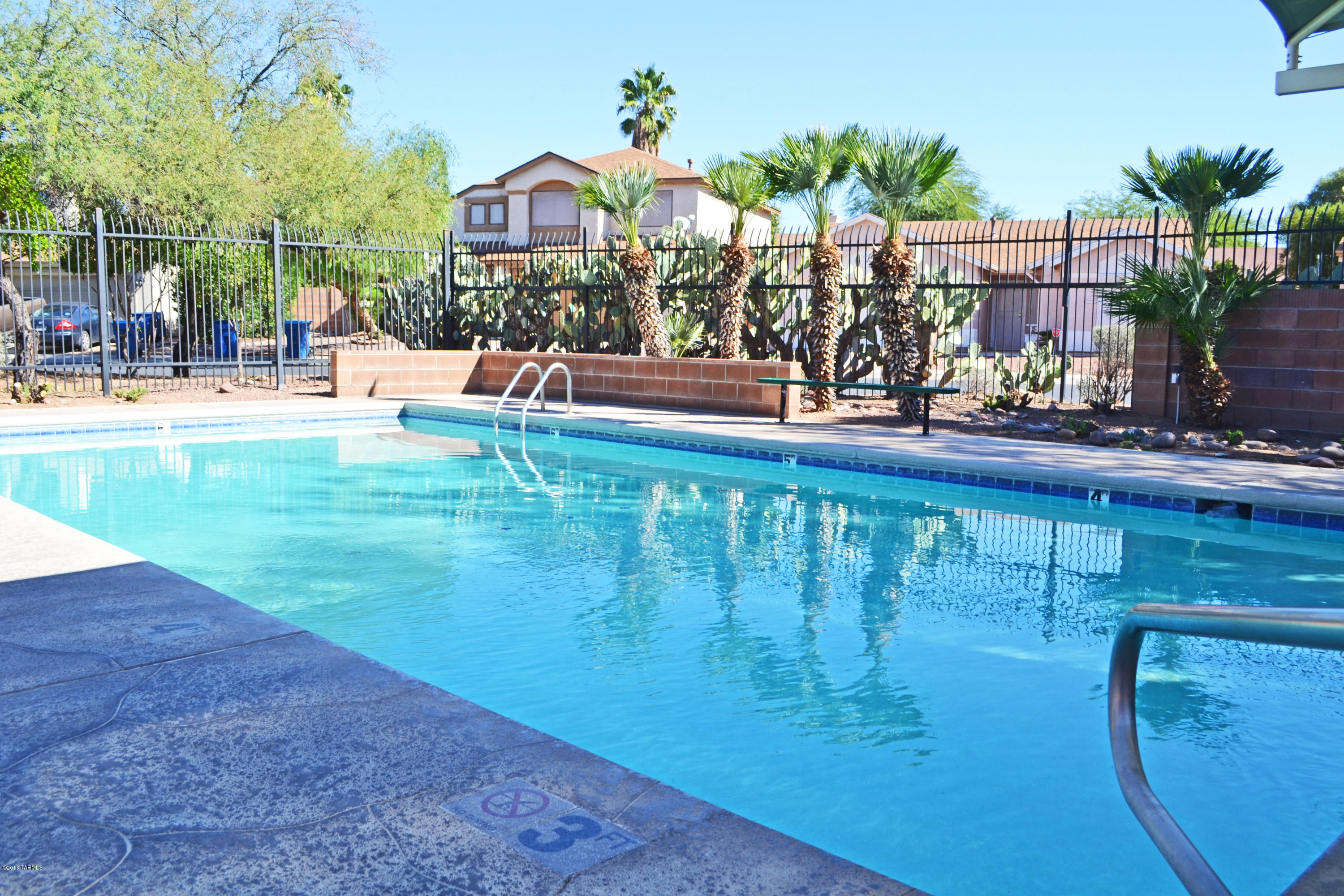 Country Club(1-221) - Residential