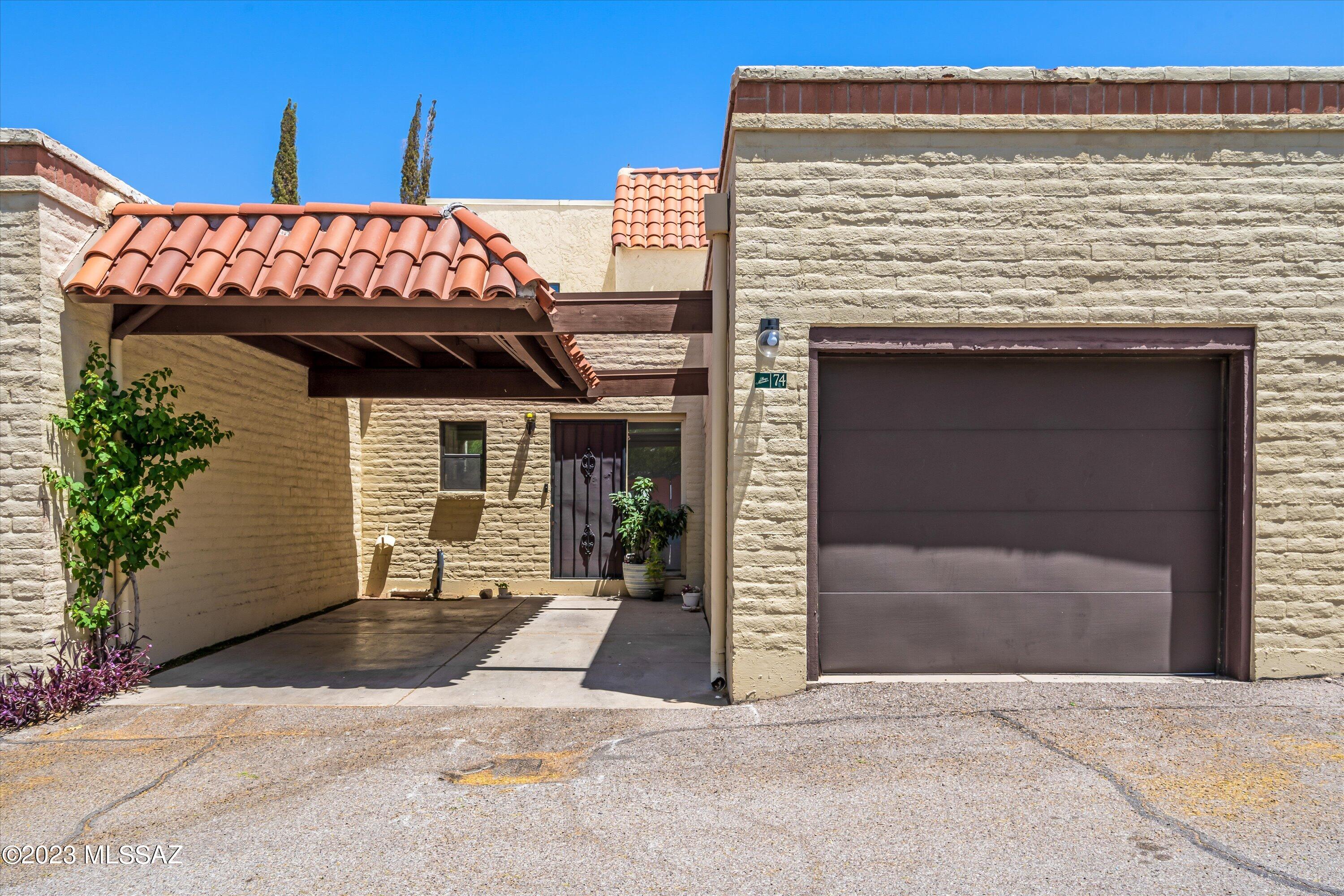 This beautiful townhouse has been meticulously up kept! 3 spacious bedrooms with the master bedroom on the first floor and two guest bedrooms upstairs. Quartz counter tops in the kitchen and bathrooms, newer paint and carpet. Enjoy the spectacular mountain views from the balcony deck! Close to shopping, entertainment and schools. Come take a look!