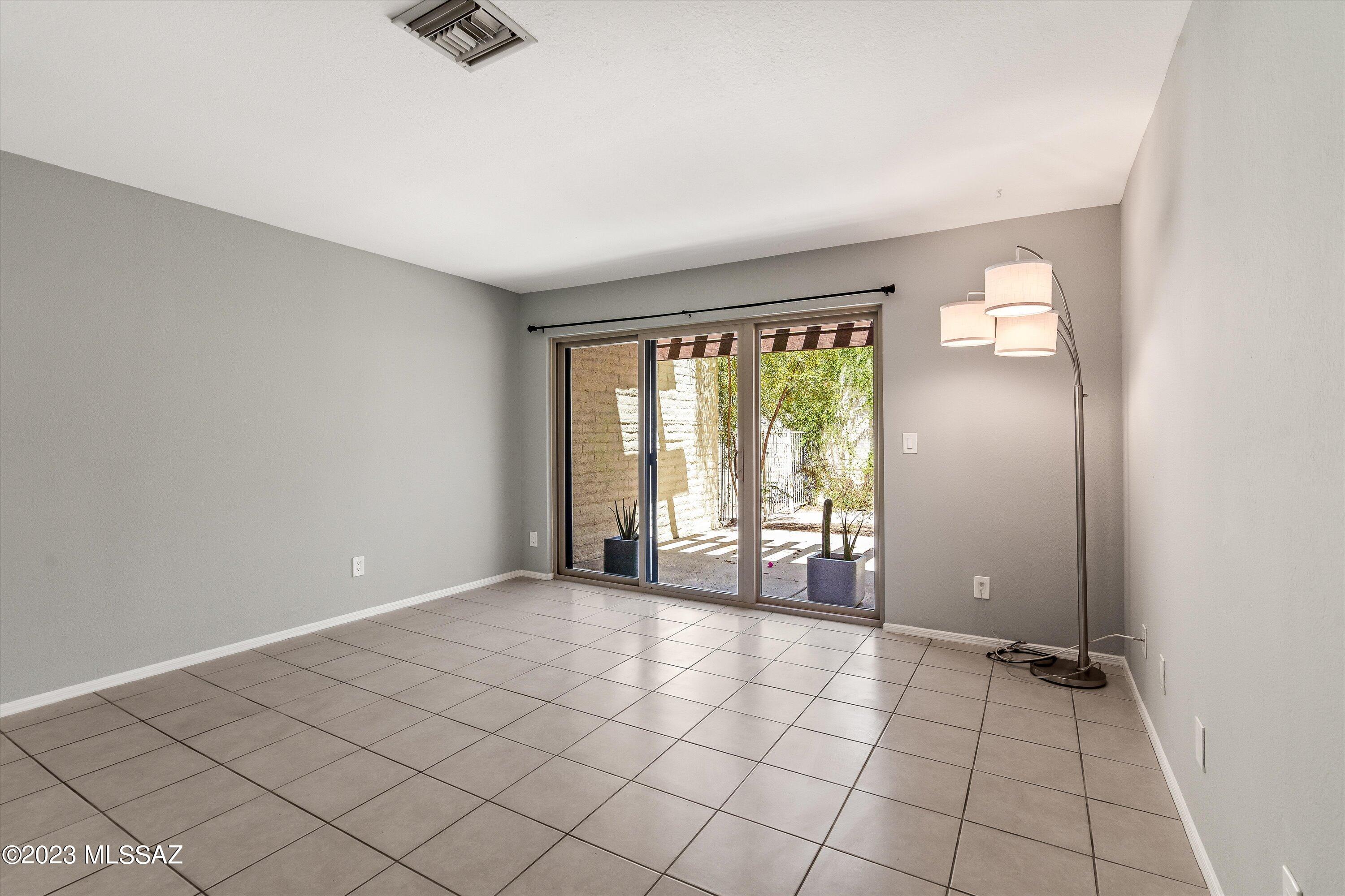 Plaza Mirador (1-28) - Residential