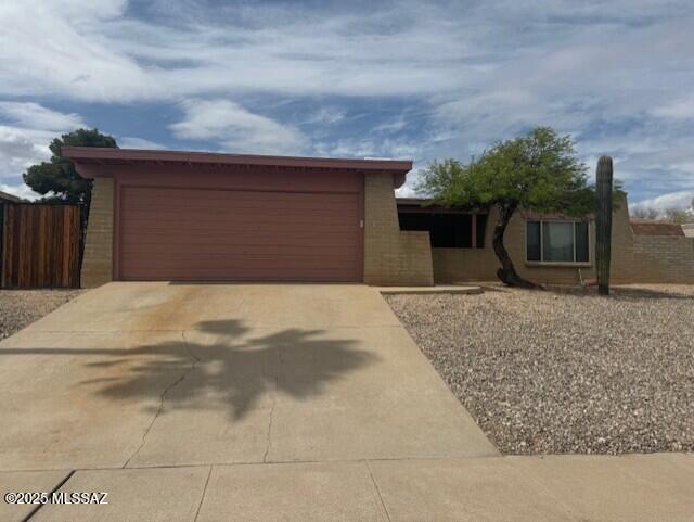 Charming home on huge lot, this home has tile thru out, huge living room, large kitchen with island, large dining room, nice size guest room, and huge covered back patio, 2 car garage completes the picture.