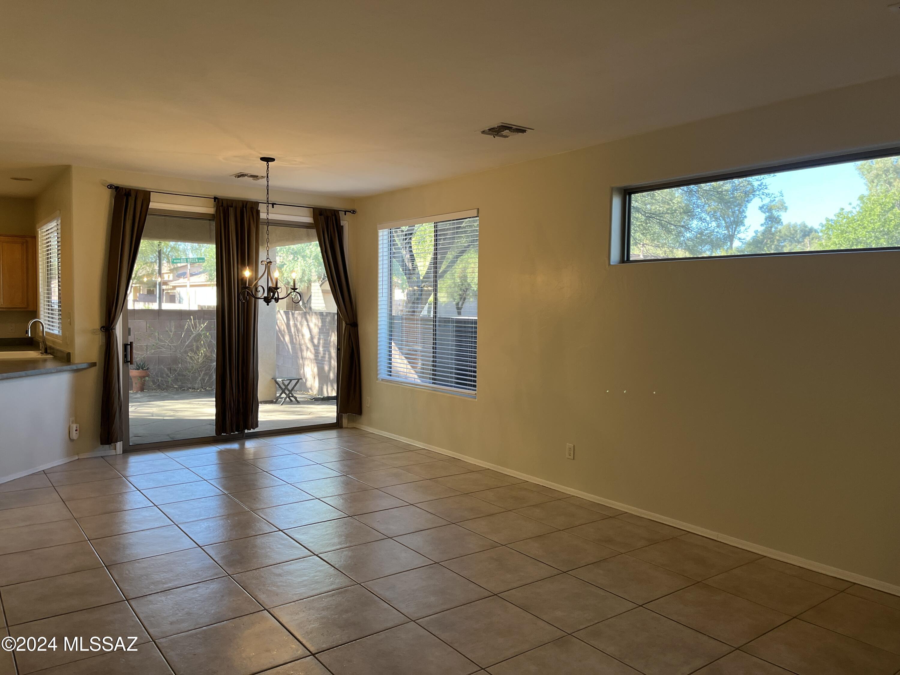 Hacienda Del Rio (1-118) - Residential Lease