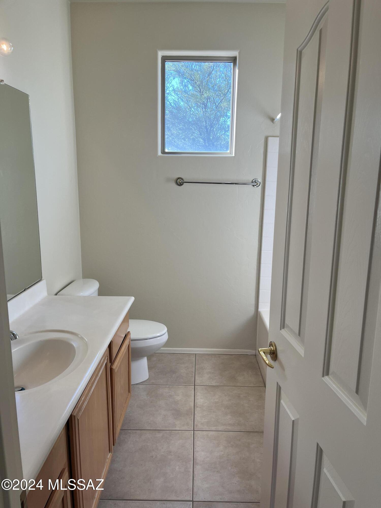 Hacienda Del Rio (1-118) - Residential Lease
