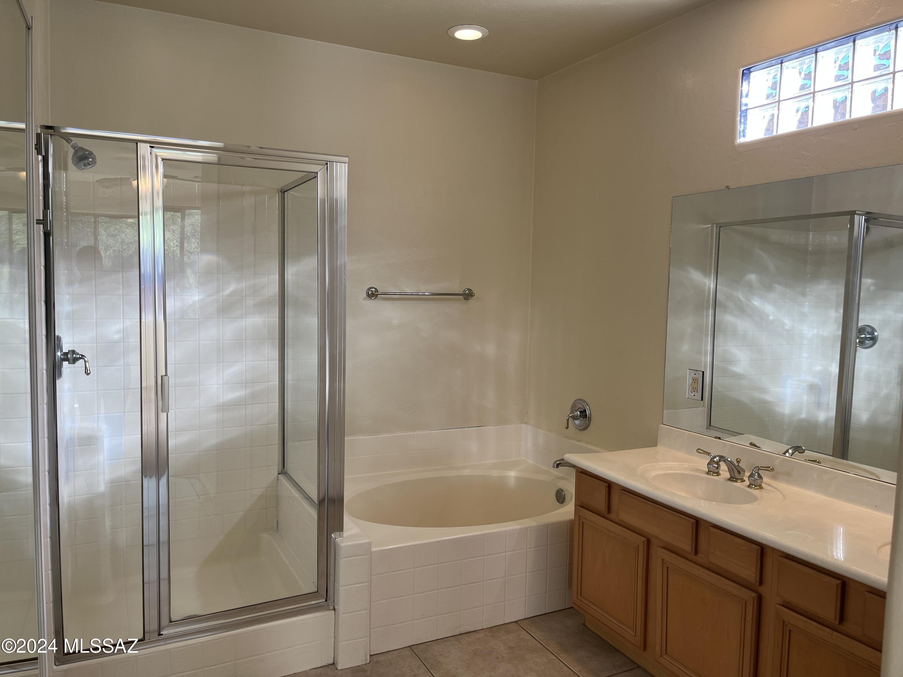 Hacienda Del Rio (1-118) - Residential Lease