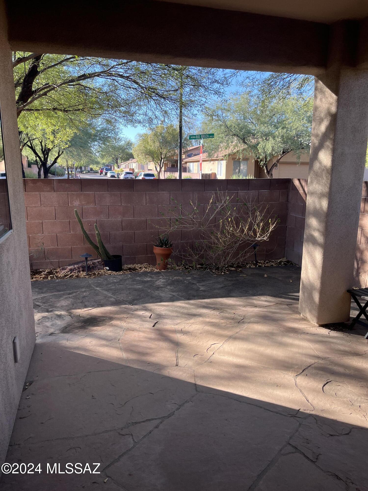 Hacienda Del Rio (1-118) - Residential Lease