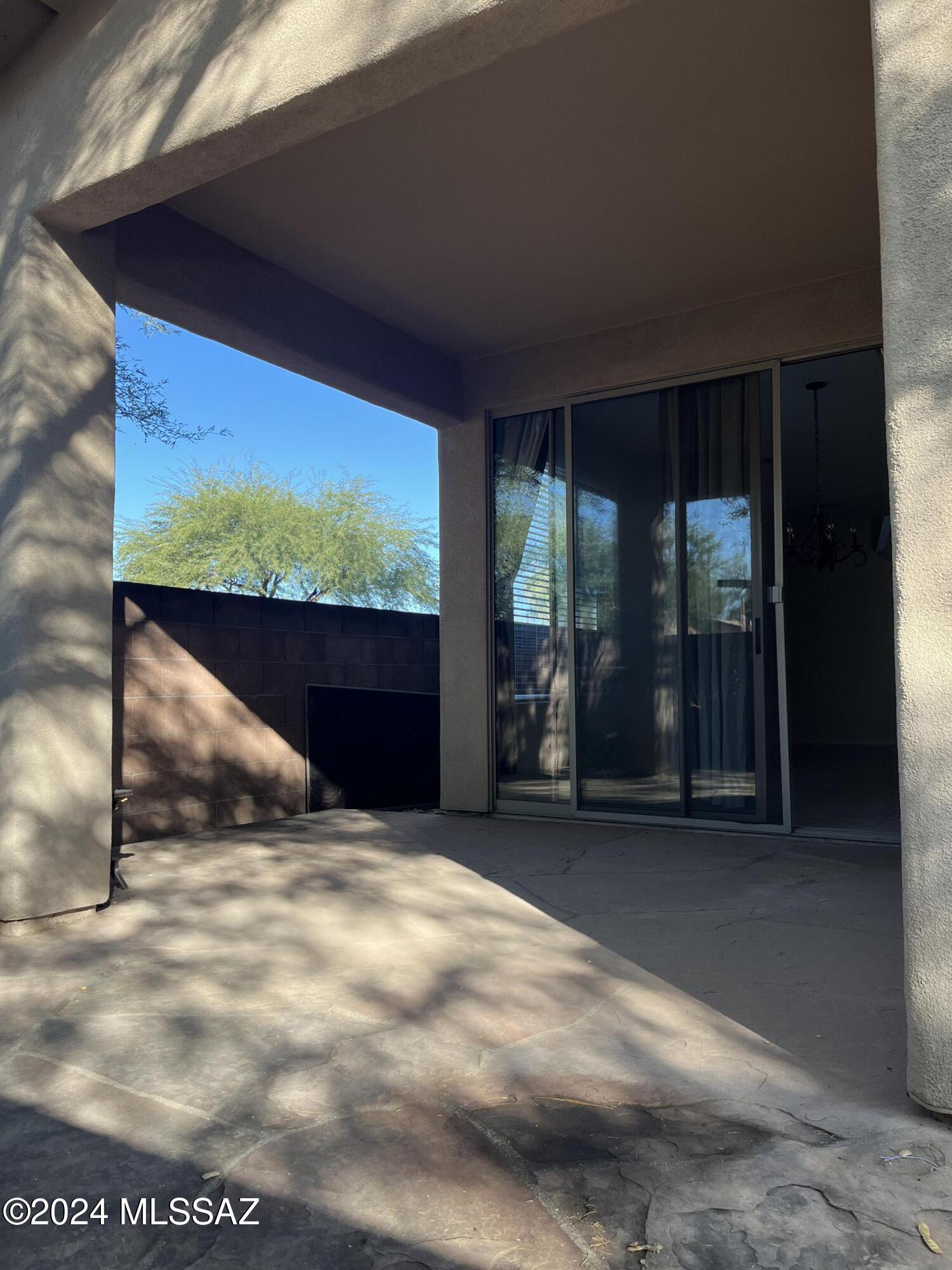 Hacienda Del Rio (1-118) - Residential Lease