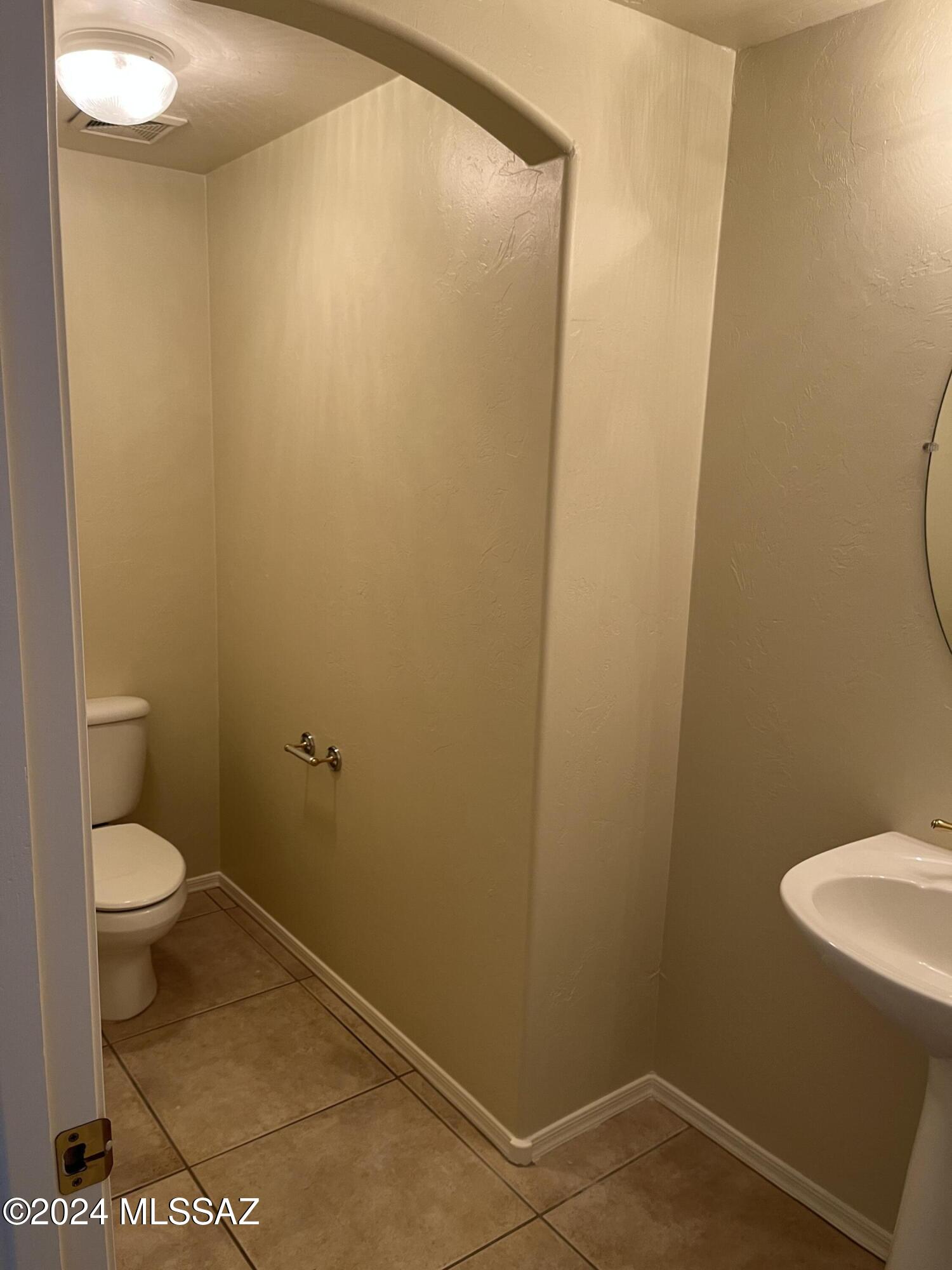 Hacienda Del Rio (1-118) - Residential Lease