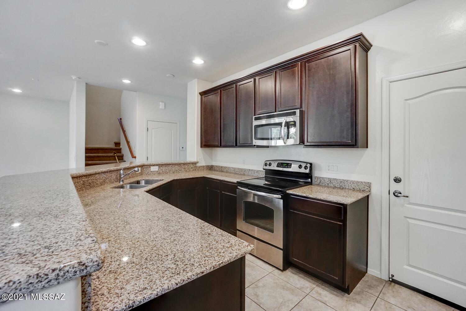River Walk (1-140) - Residential Lease