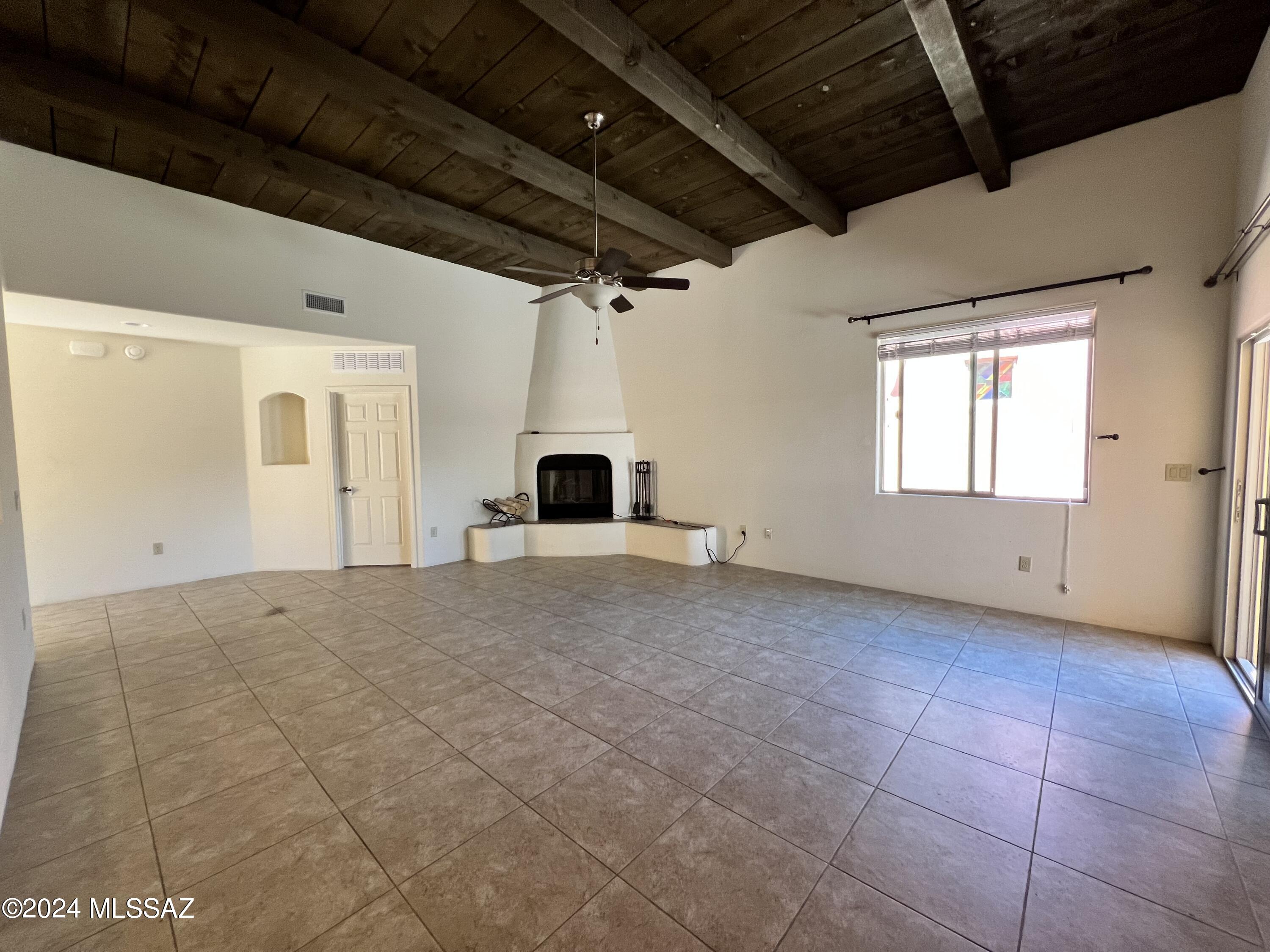 3bdr/2ba home on the Eastside!
Spacious greatroom w/fireplace and wood beamed ceilings, kitchen features stainless steel appliances and granite counters.
Split bedroom floorplan, two car garage, fenced backyard, covered patio, ceiling fans and laundry room w/washer/dryer.  EMS REALTY REPRESENTS THE LANDLORD ONLY ON THIS LISTING