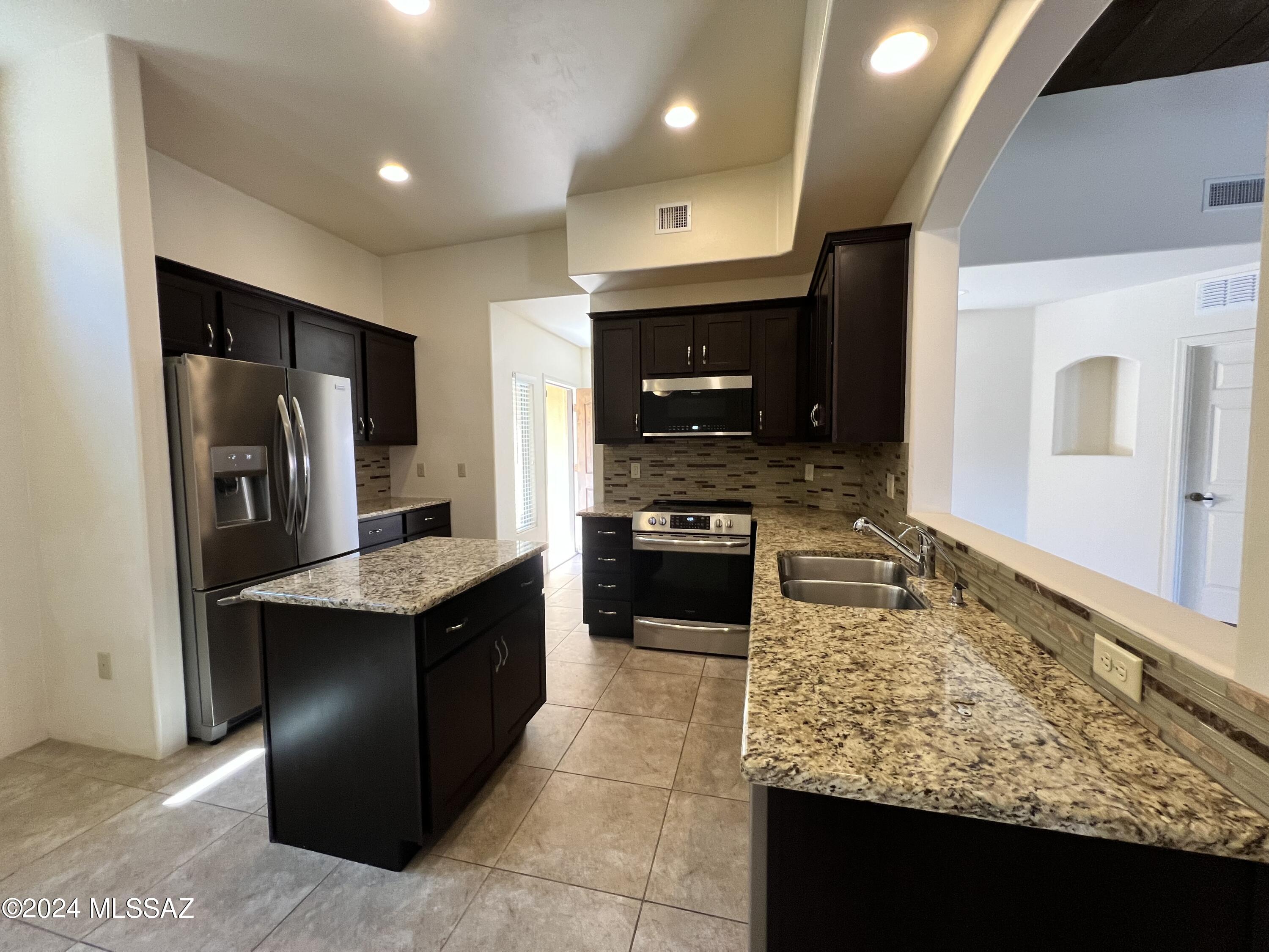 Lakeside Ridge (1-28) - Residential Lease