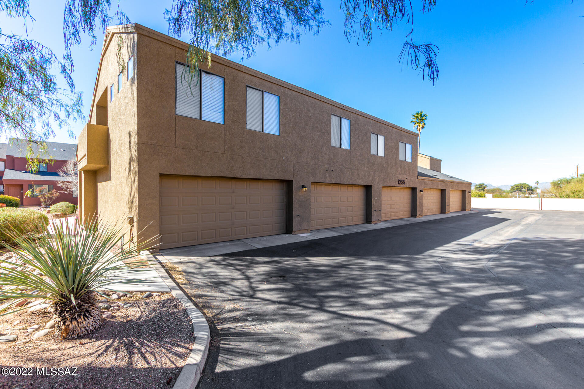 Mountain View Condos. (1-76) - Residential