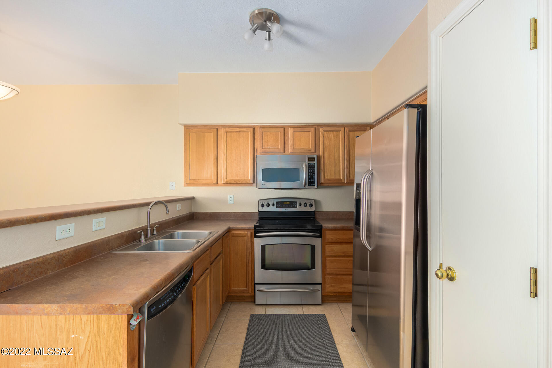 Mountain View Condos. (1-76) - Residential