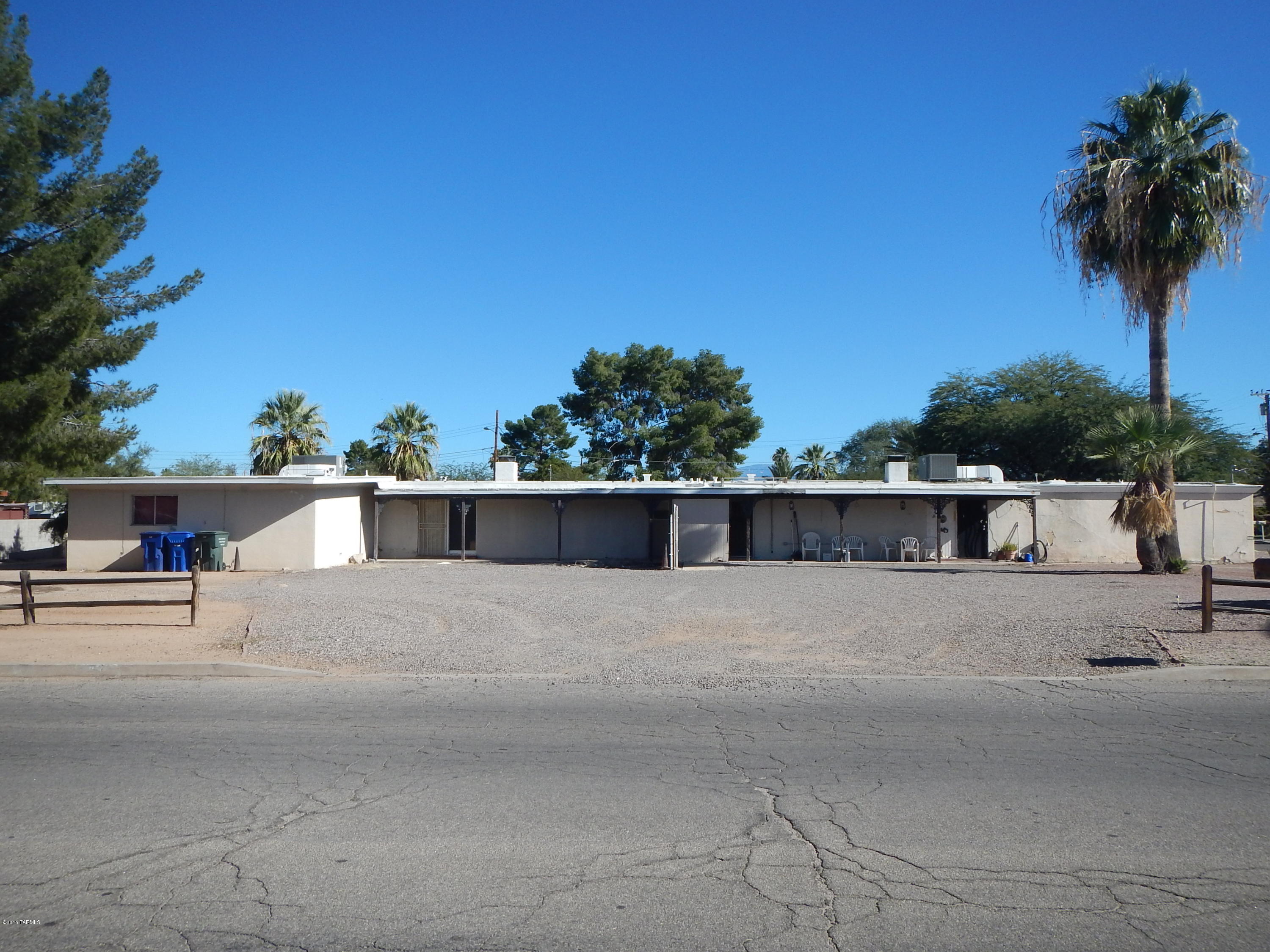 Fantastic location. Could be great for owner-occupied in one half and rent the other.  Larger 3 bedroom, 2 bath unit needs repair to occupy.  Lots of opportunity for the fixer-upper!!

No SPDS or Clue report.  Being sold in ''as-is'' condition.