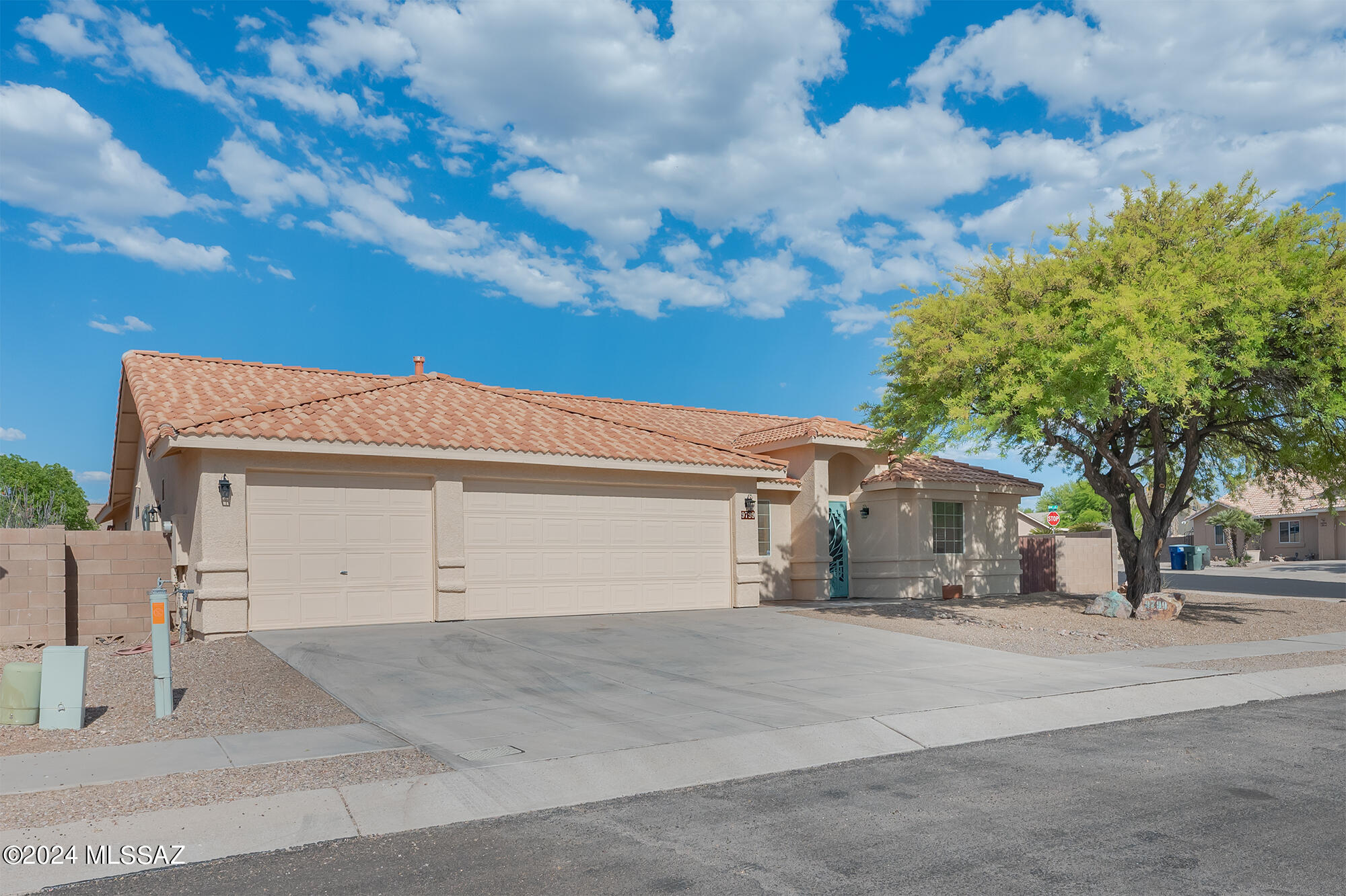 Discover your dream home in the sought-after Hacienda Del Oro subdivision. This 4-bedroom, 2-bathroom residence offers over 2,000 sq. ft. of living space on a 10,000+ sq. ft. corner lot. Key features include a 3-car garage with epoxy floor and mini split, double gate access, updated fireplace, EV outlet, new flooring, and a split bedroom floorplan. The large backyard boasts a spacious pergola perfect for entertaining. Located next to Purple Heart Park in the top-rated Vail School District, enjoy a friendly community with easy access to amenities, parks, and shopping. Schedule your viewing today!