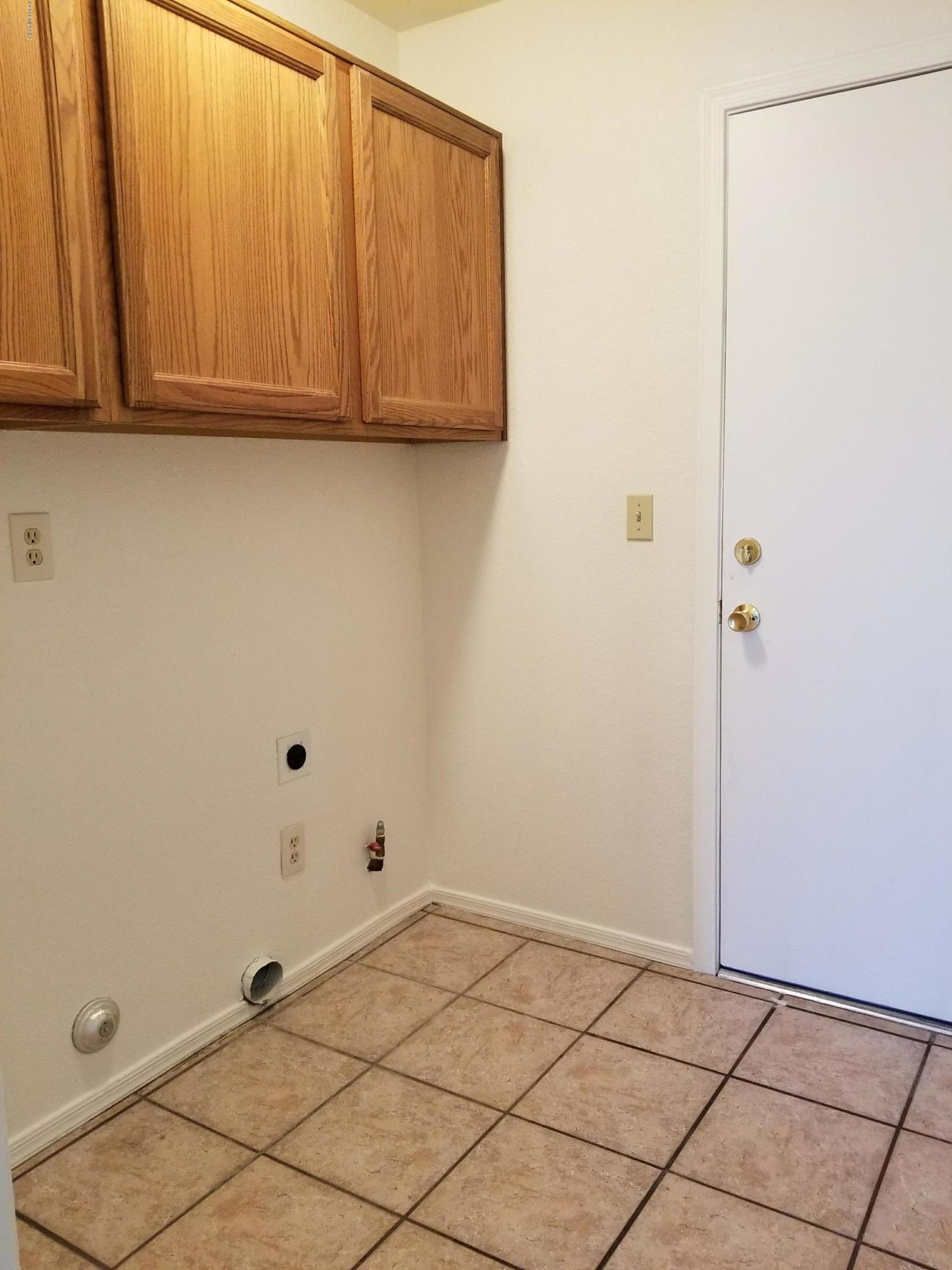 Hacienda Del Oro (1-879) - Residential Lease