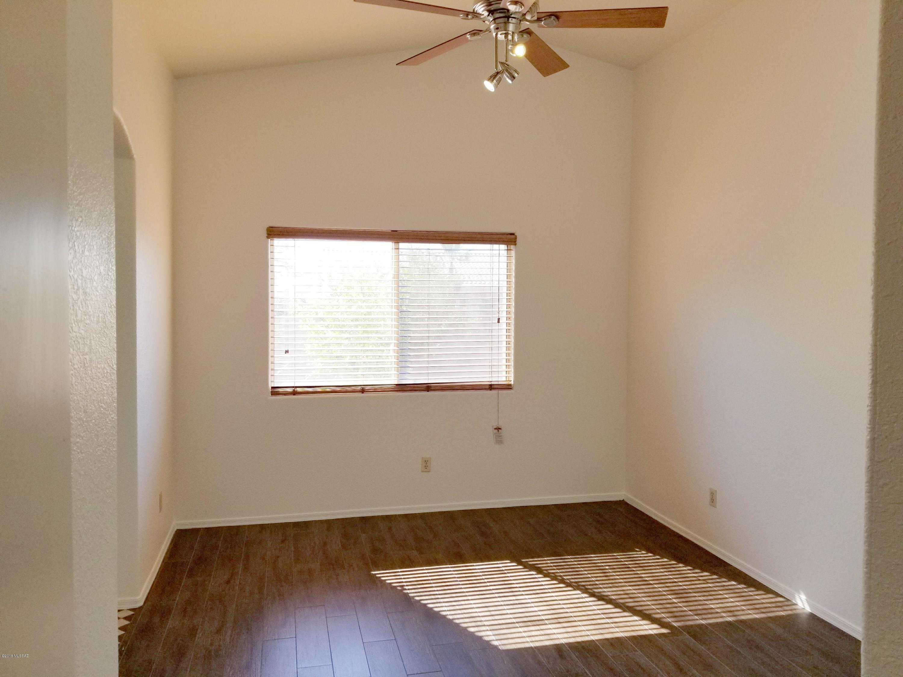 Hacienda Del Oro (1-879) - Residential Lease