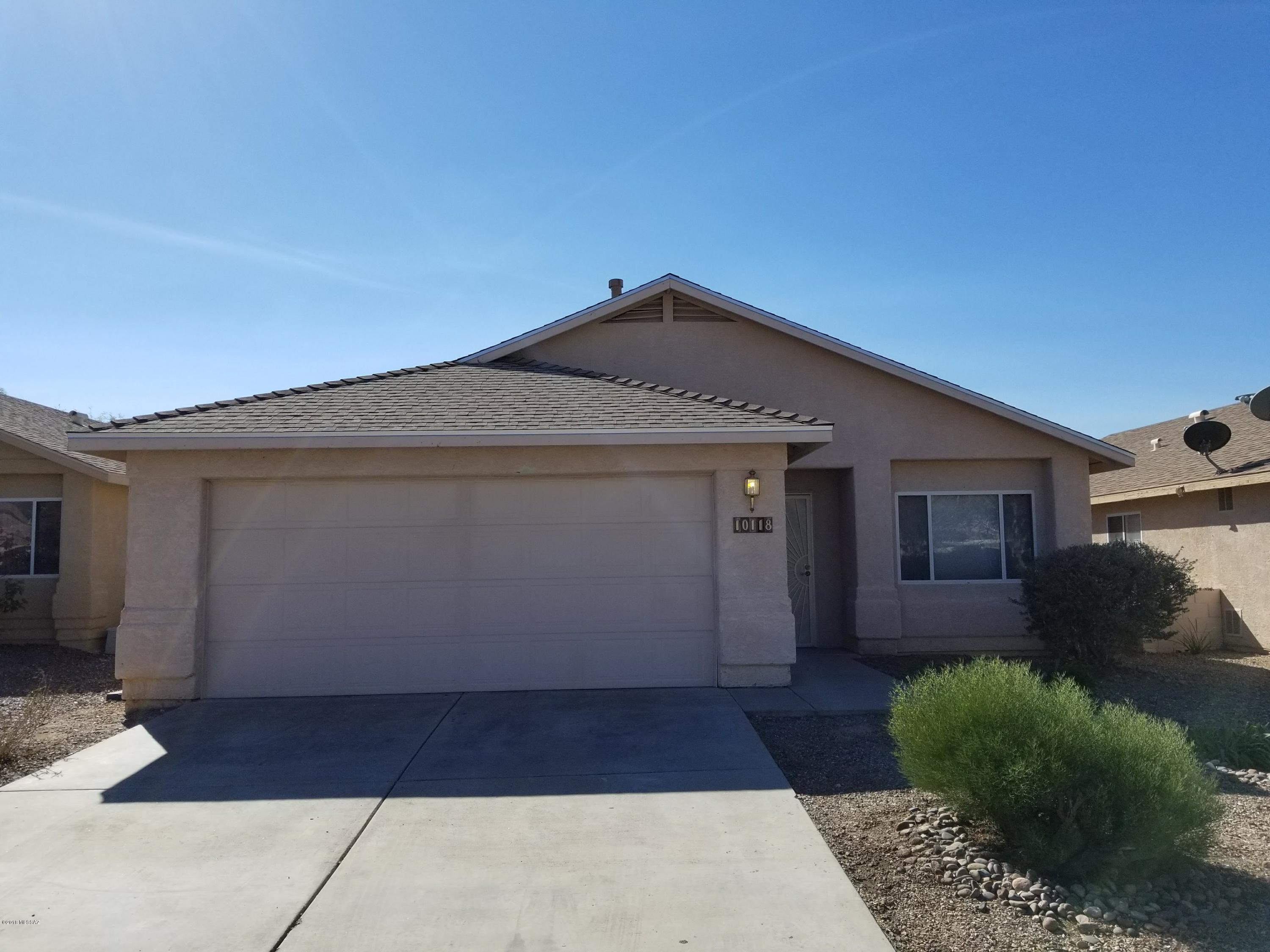 Great floorplan for this 4 bedroom, 2 bath, Rita Ranch home. All tile, ceiling fans, vaulted ceilings, covered patio, and built-in grill as some of the desirable features of this home. Walking/jogging path behind the home means no direct rear neighbor. Interior was just painted and cleaned so it's ready for you to move in.