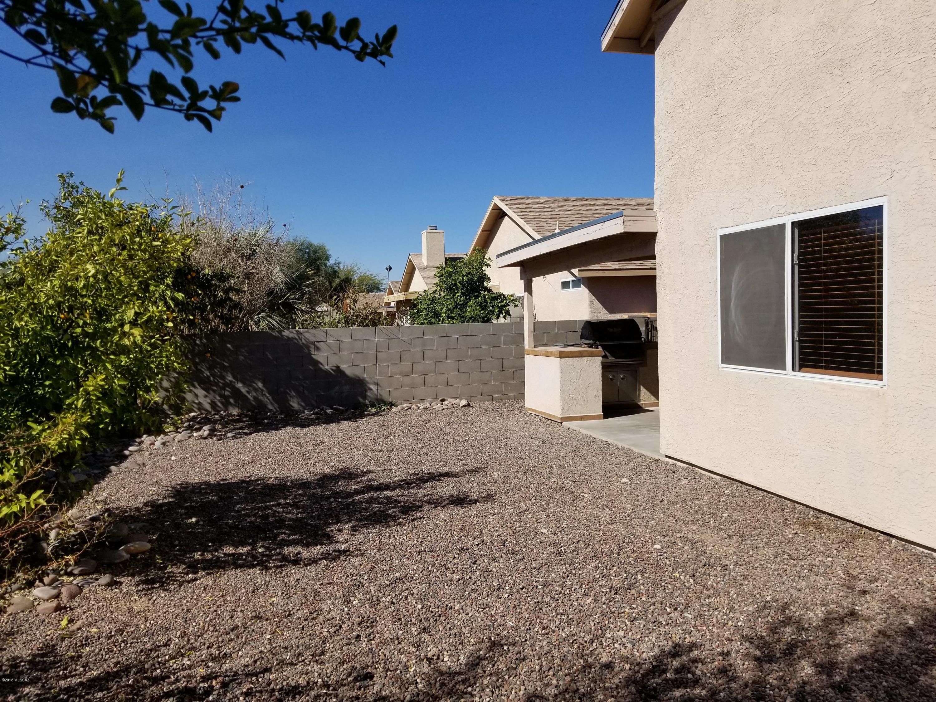 Hacienda Del Oro (1-879) - Residential Lease