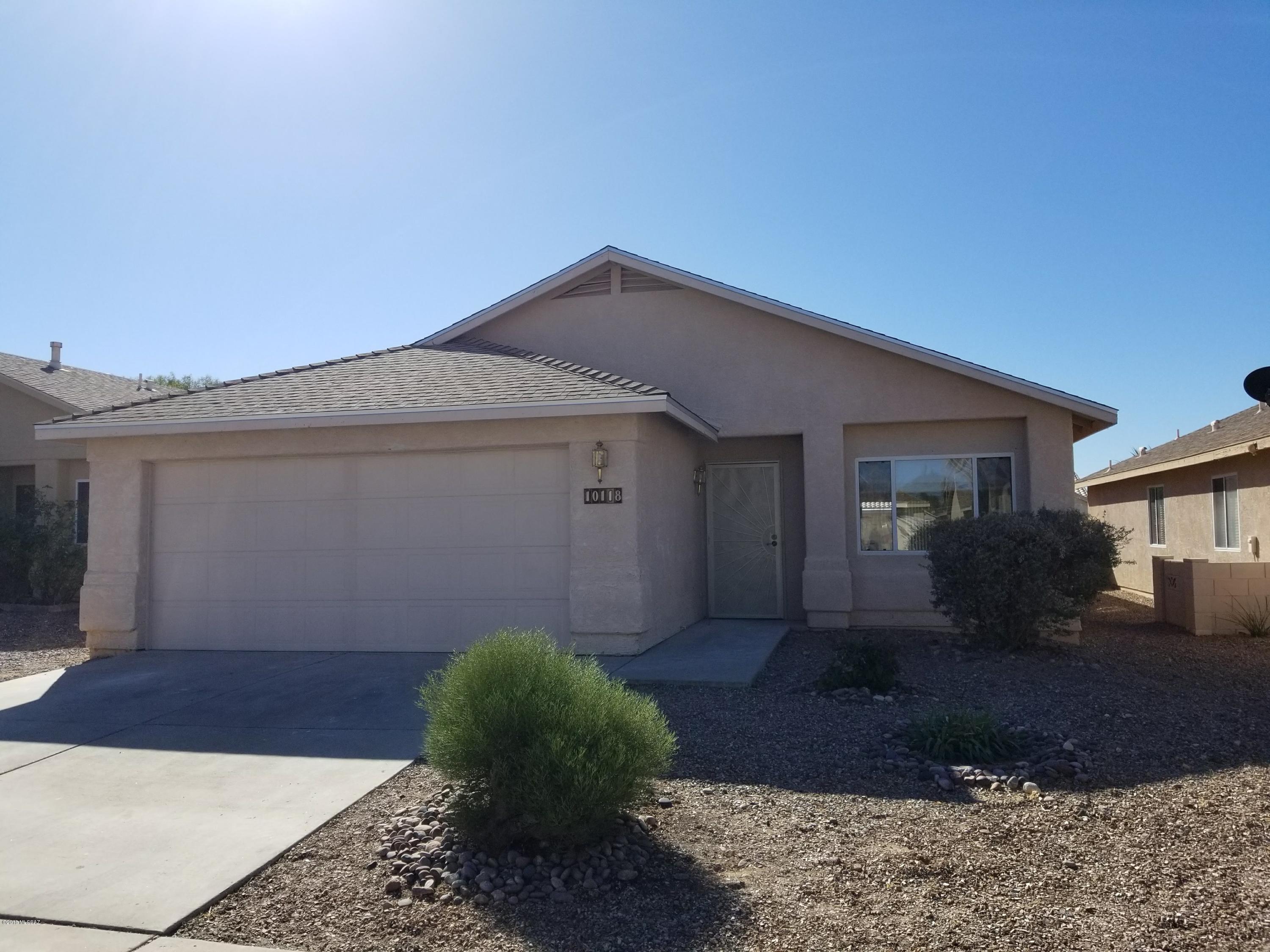 Hacienda Del Oro (1-879) - Residential Lease