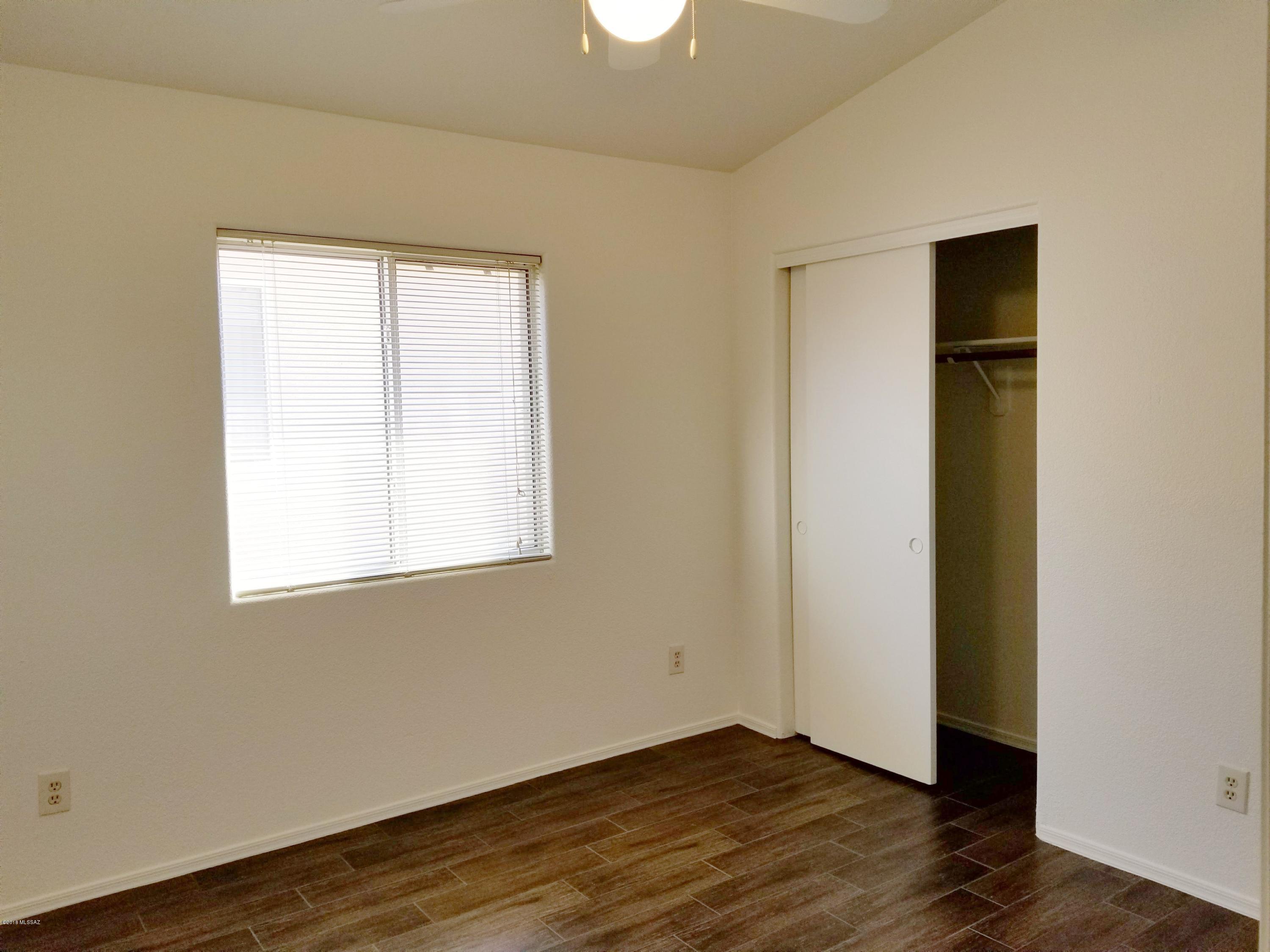 Hacienda Del Oro (1-879) - Residential Lease