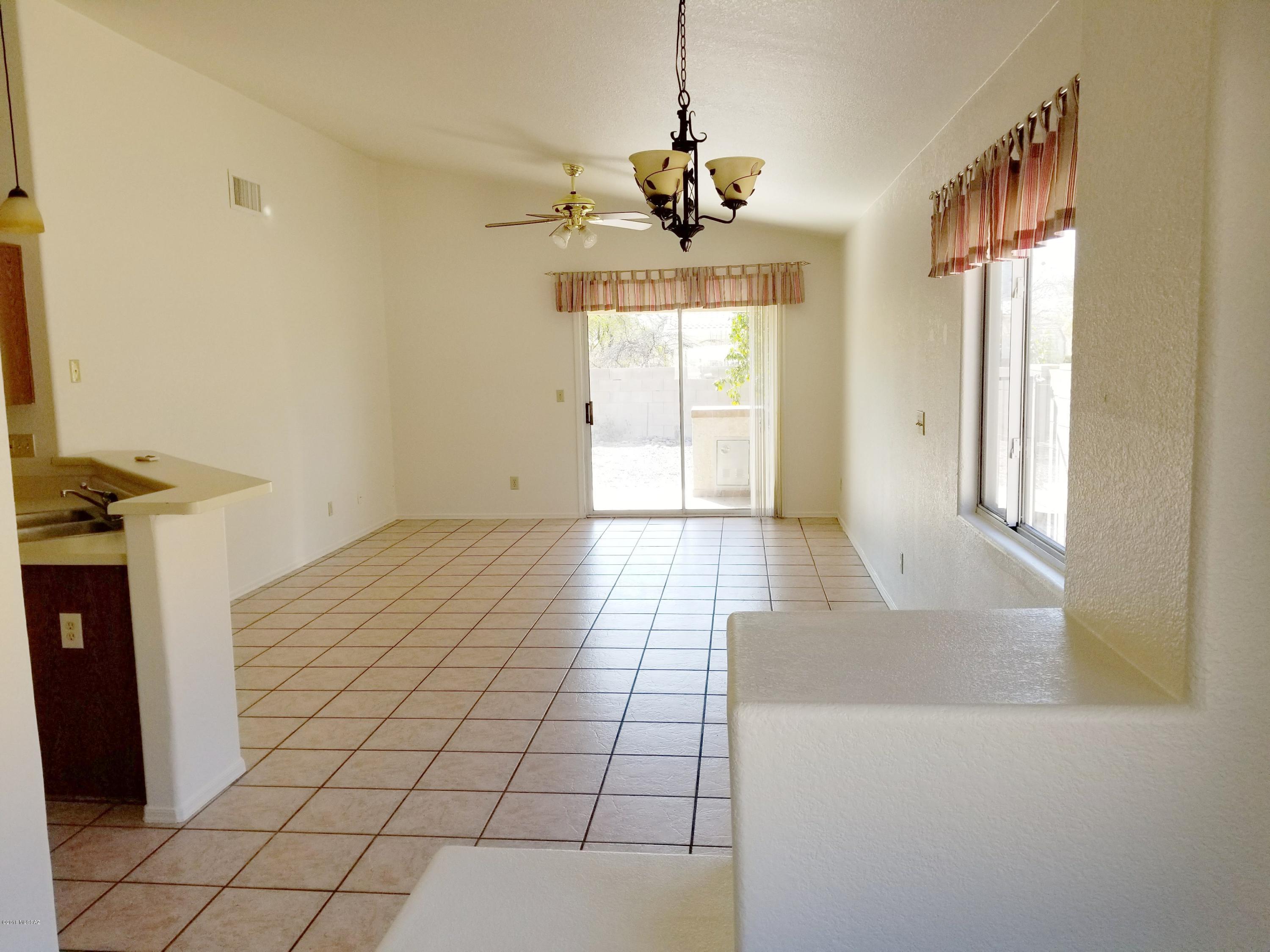 Hacienda Del Oro (1-879) - Residential Lease