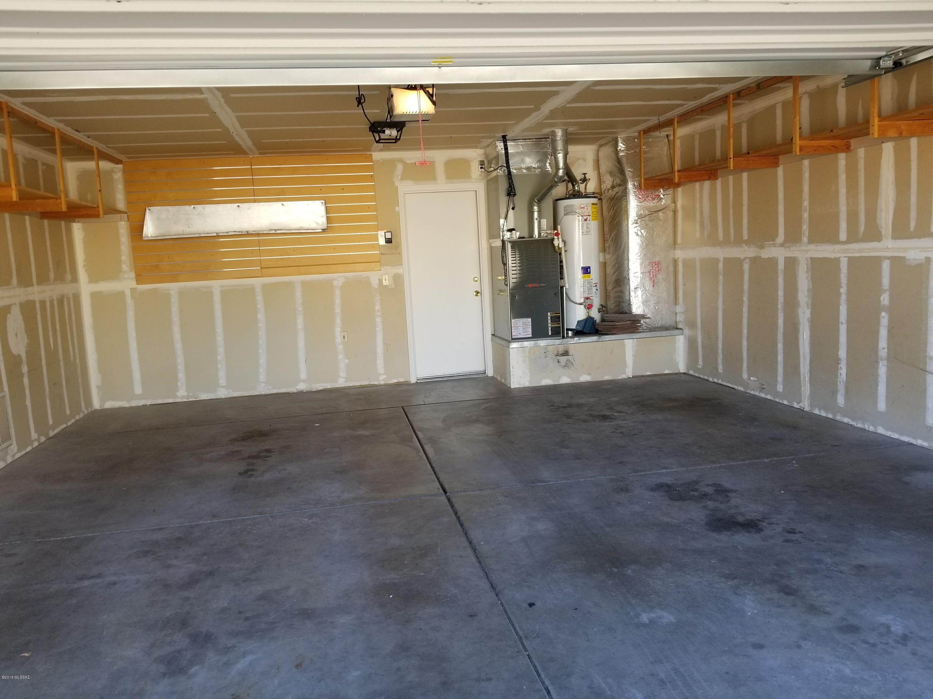 Hacienda Del Oro (1-879) - Residential Lease