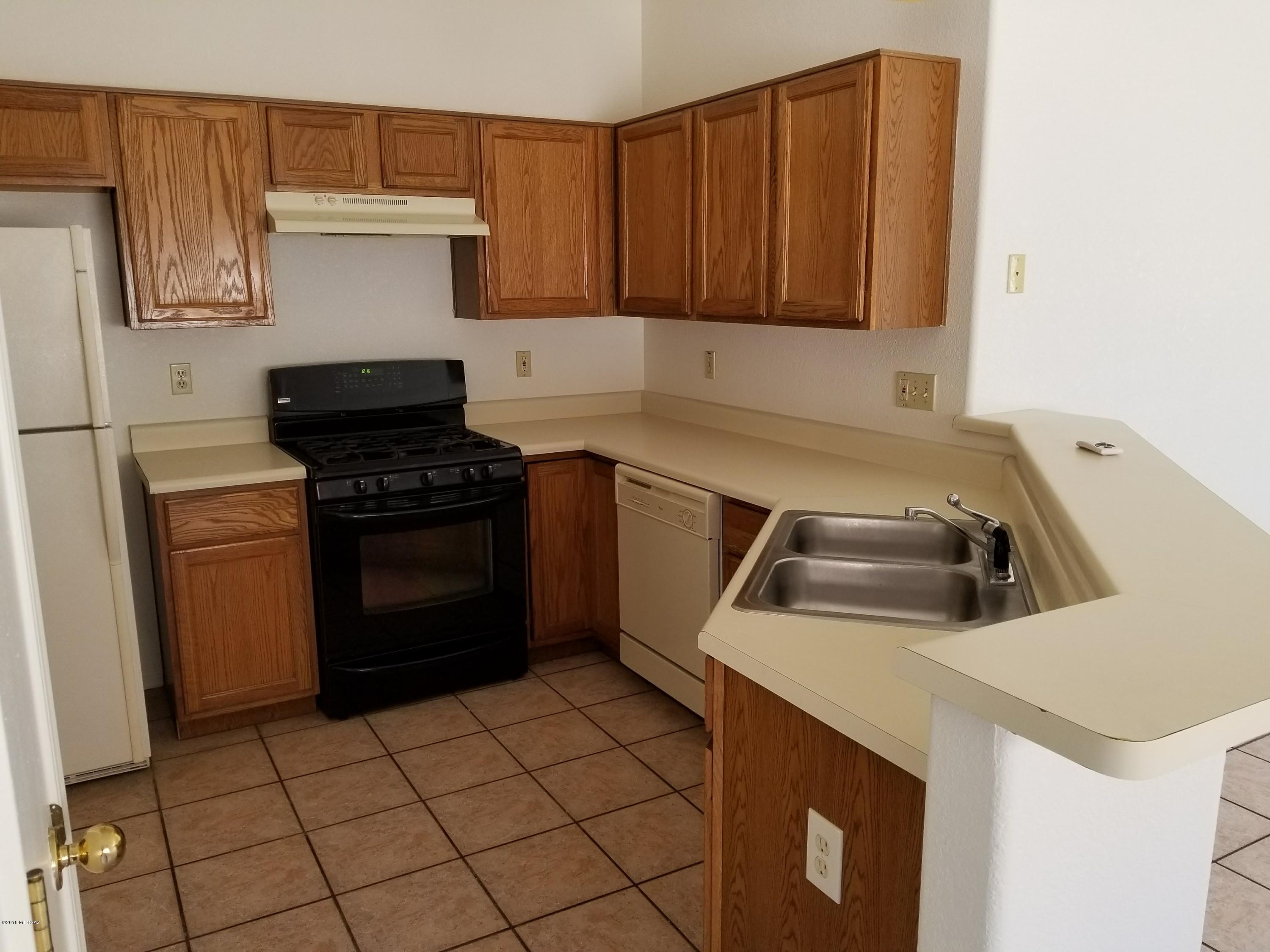 Hacienda Del Oro (1-879) - Residential Lease