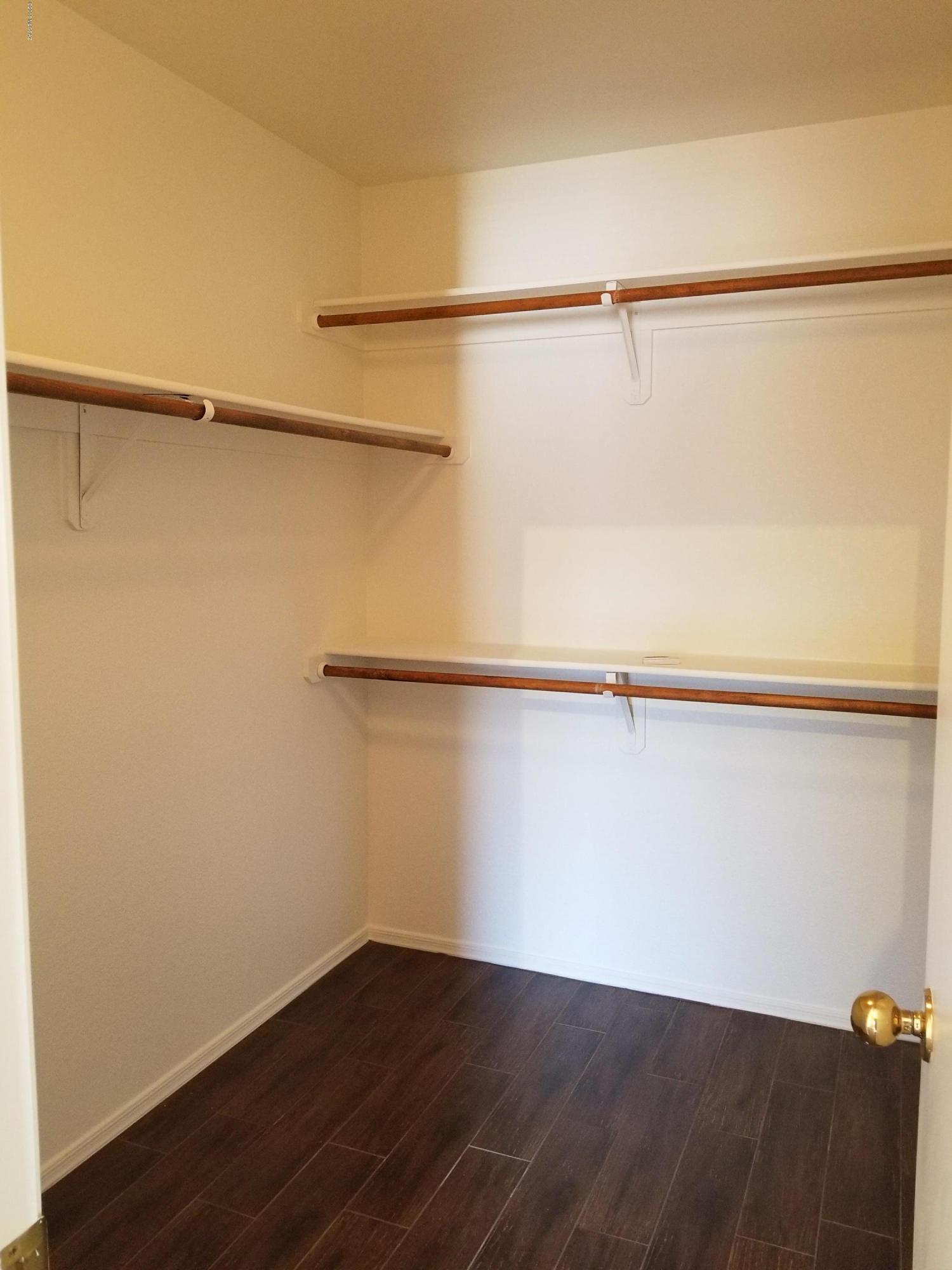 Hacienda Del Oro (1-879) - Residential Lease
