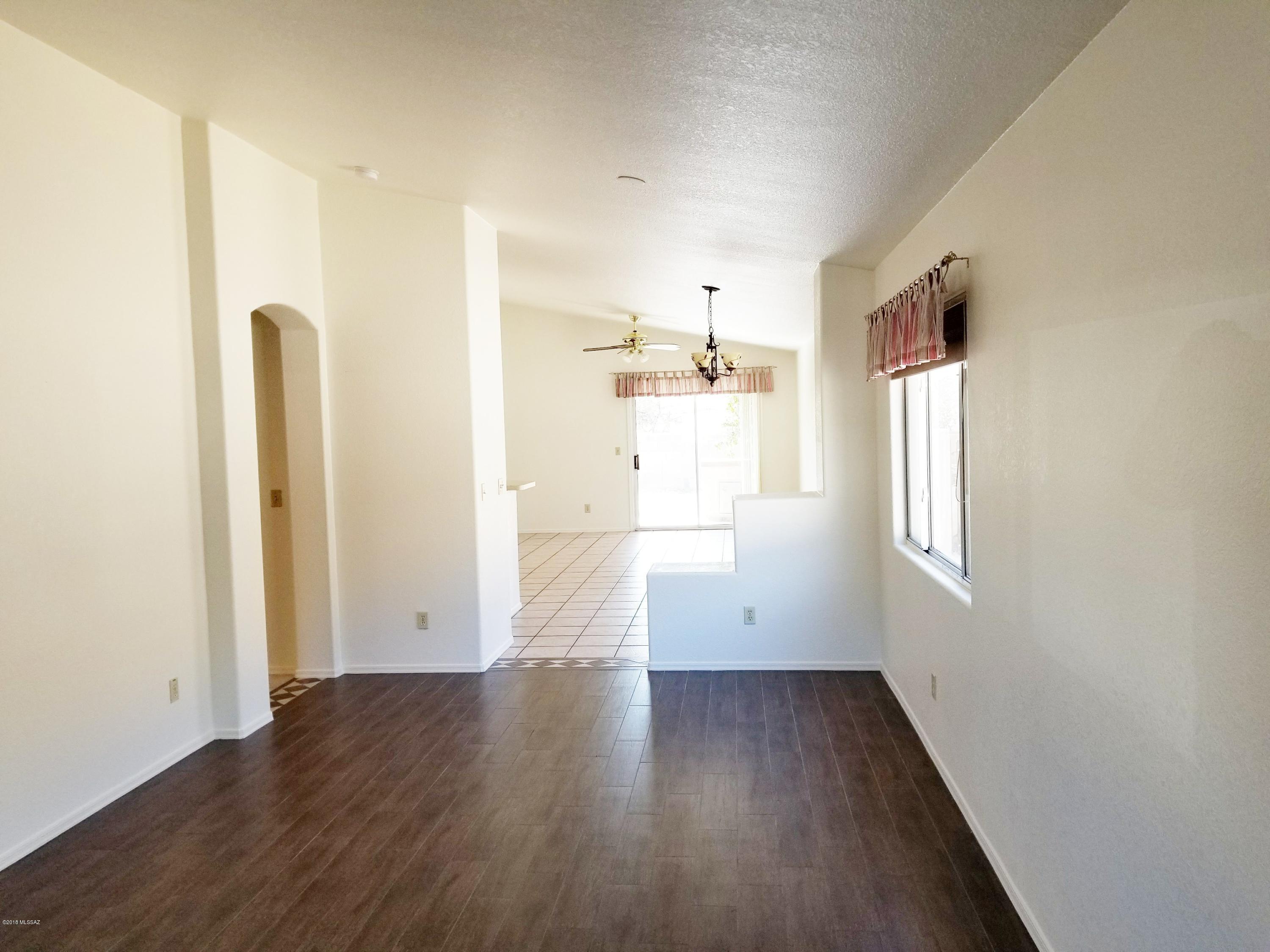 Hacienda Del Oro (1-879) - Residential Lease
