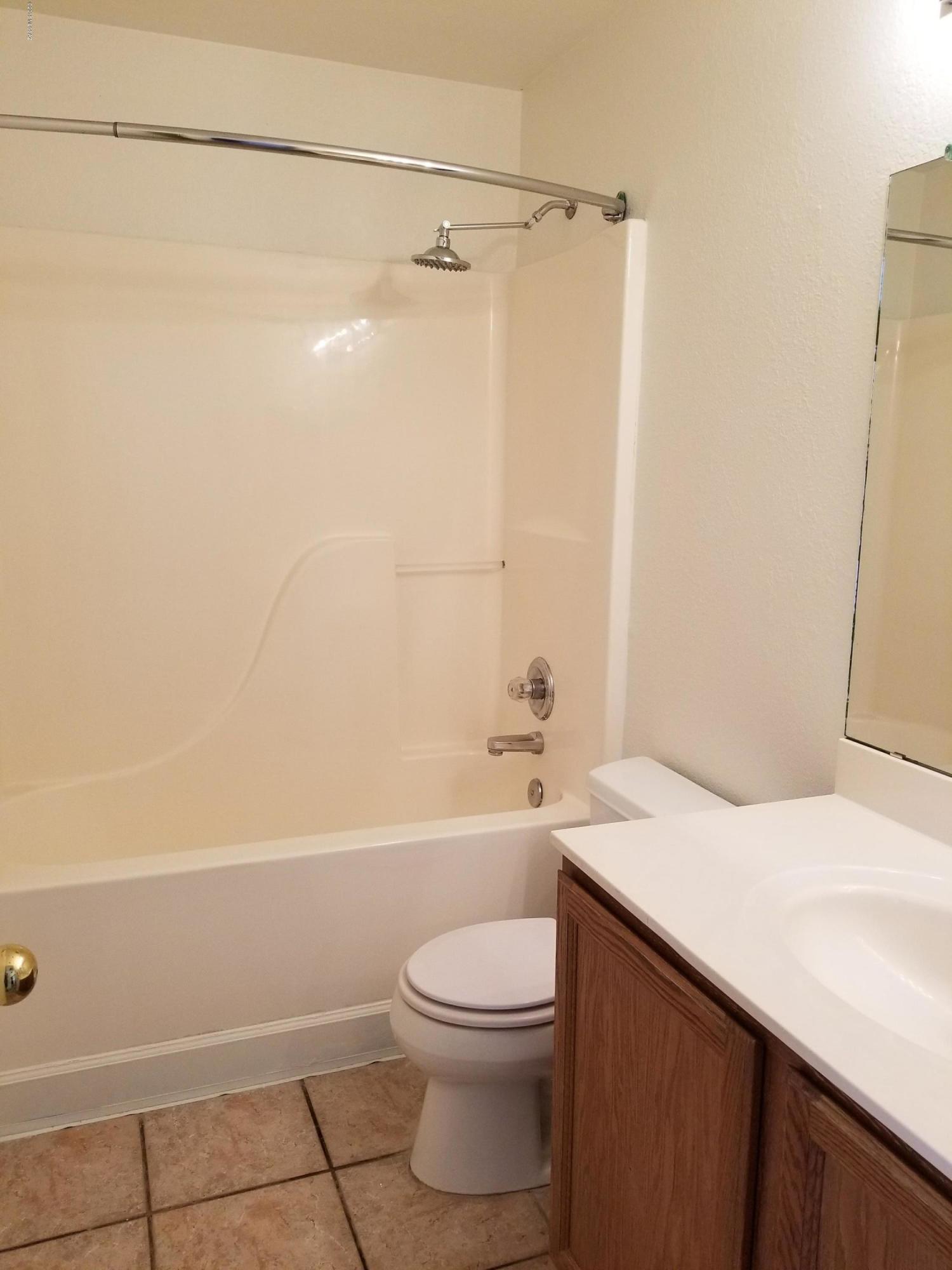Hacienda Del Oro (1-879) - Residential Lease