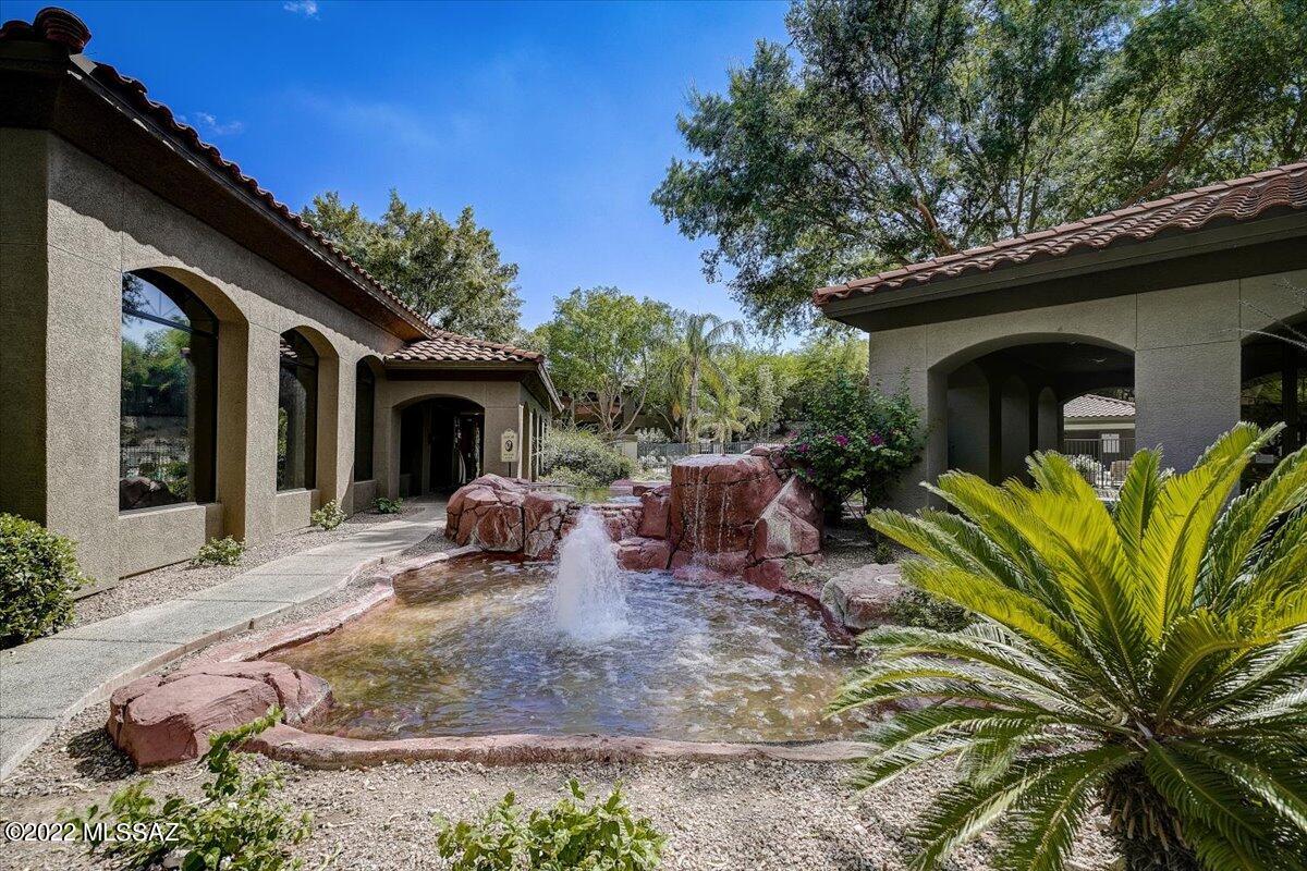 Live in the Beautiful Catalina Foothills, walking distance to Tucson's premier Ventana Canyon Resort and Country Club plus shopping and restaurants. Spacious 2-bedroom/2 bathroom split floor plan with great room directly off the kitchen that has full appliances. 
Private, covered balcony is accessible from the owner's suite as well as the dining/family room. Enjoy resort style living with 2 pools, 24-hour fitness center and 6 covered ramadas with natural gas grills. Unit is in prime location overlooking common area with partial mountain views. Amenities include a gated community, exterior Pest Control and trash. Rentals are welcome and limited to a 30-Day minimum.