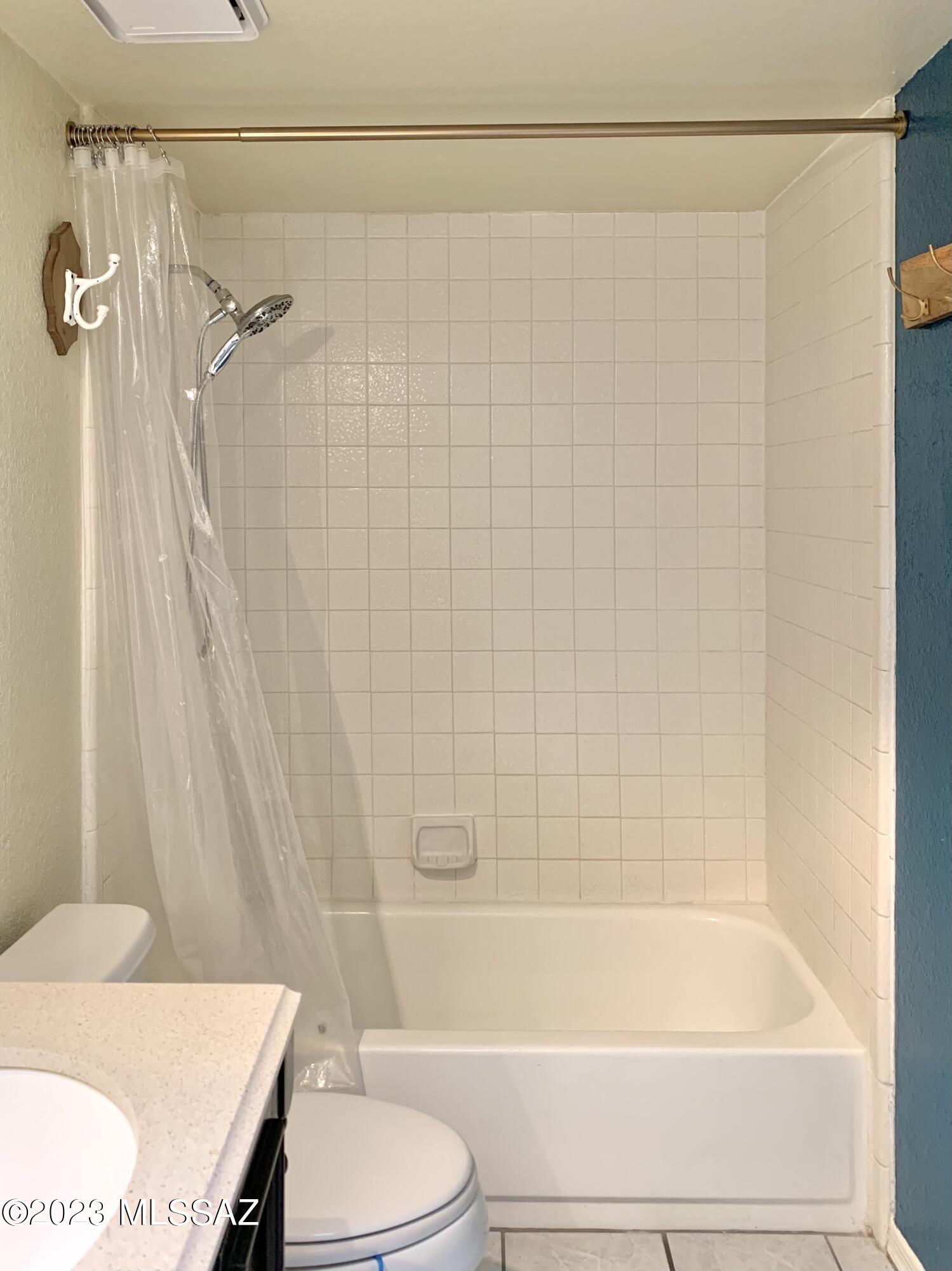 Casitas Real Condos. - Residential Lease
