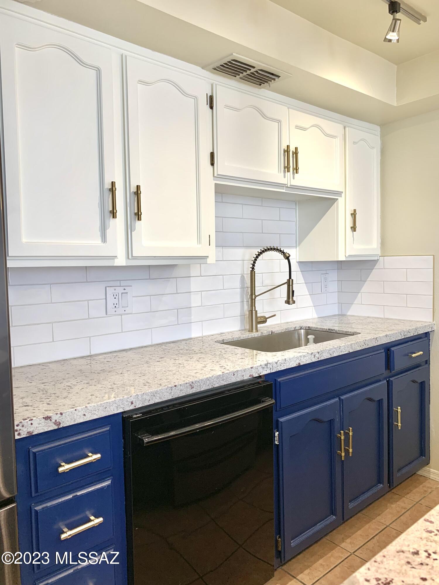 Casitas Real Condos. - Residential Lease