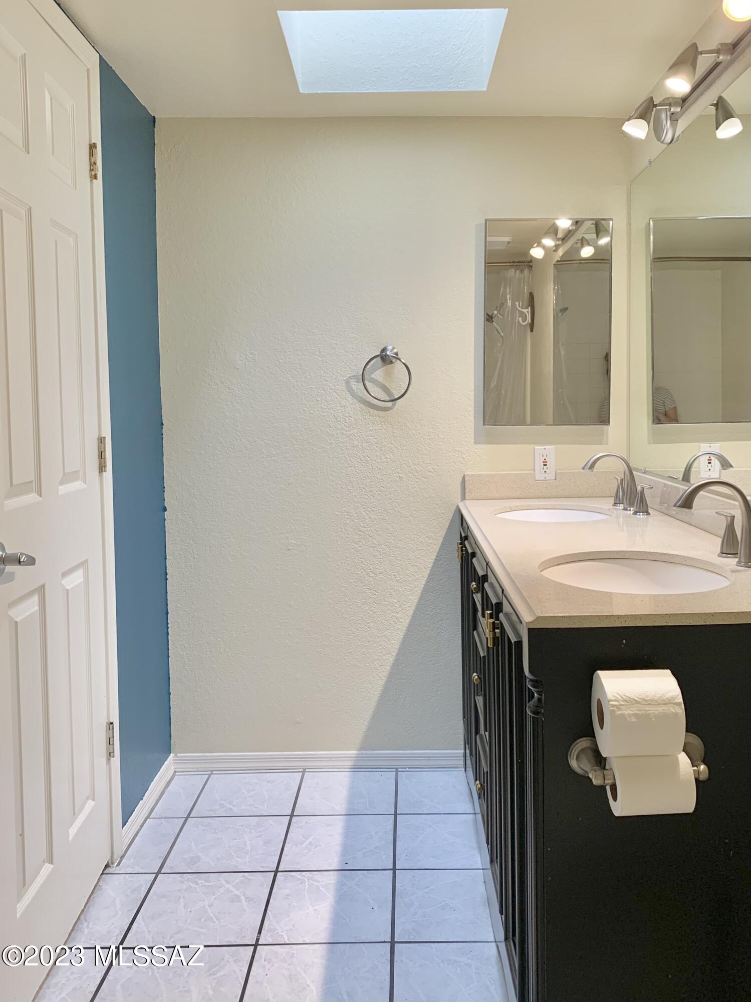 Casitas Real Condos. - Residential Lease