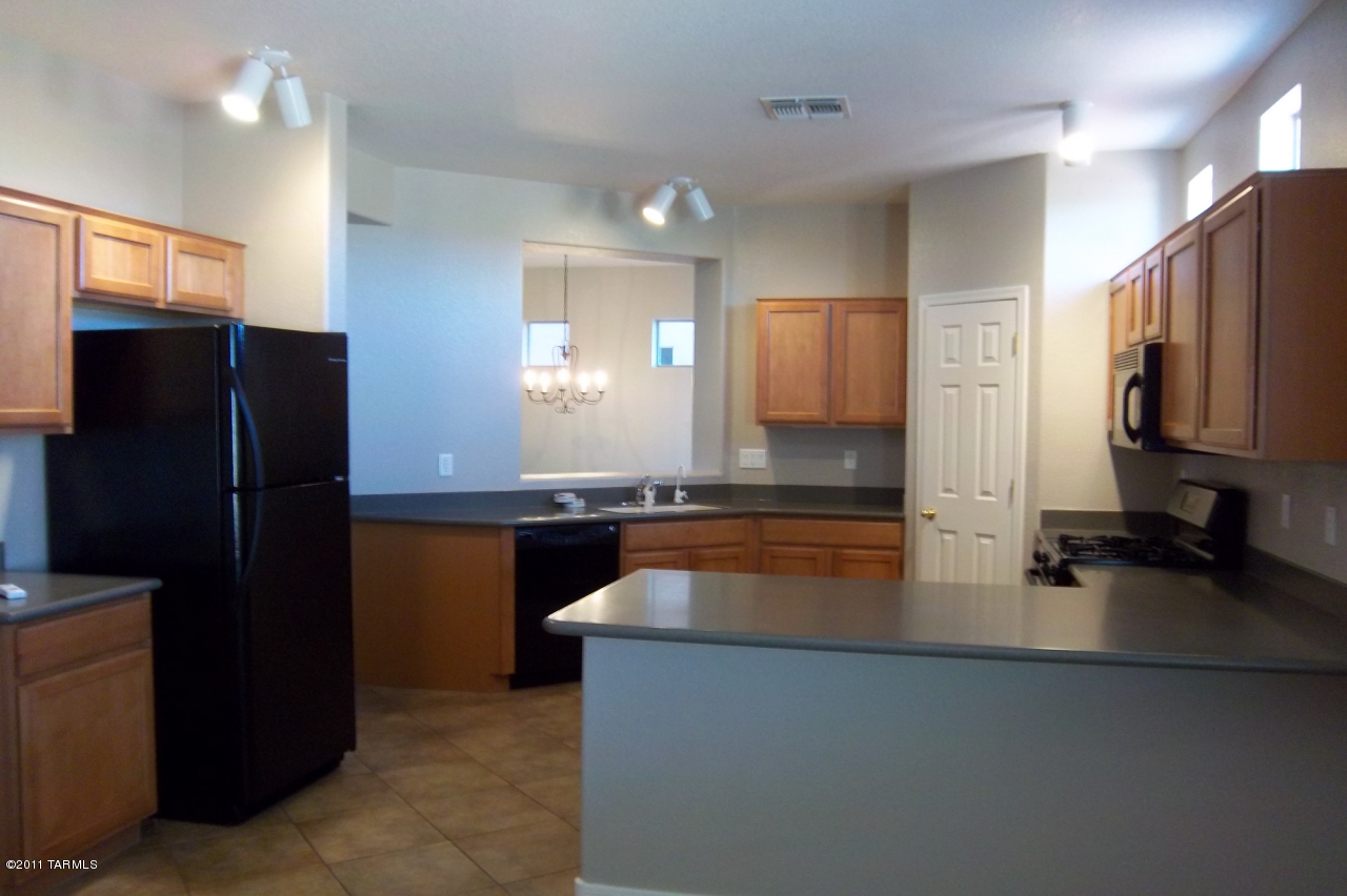 Presidio De Cancion (1-200) - Residential Lease