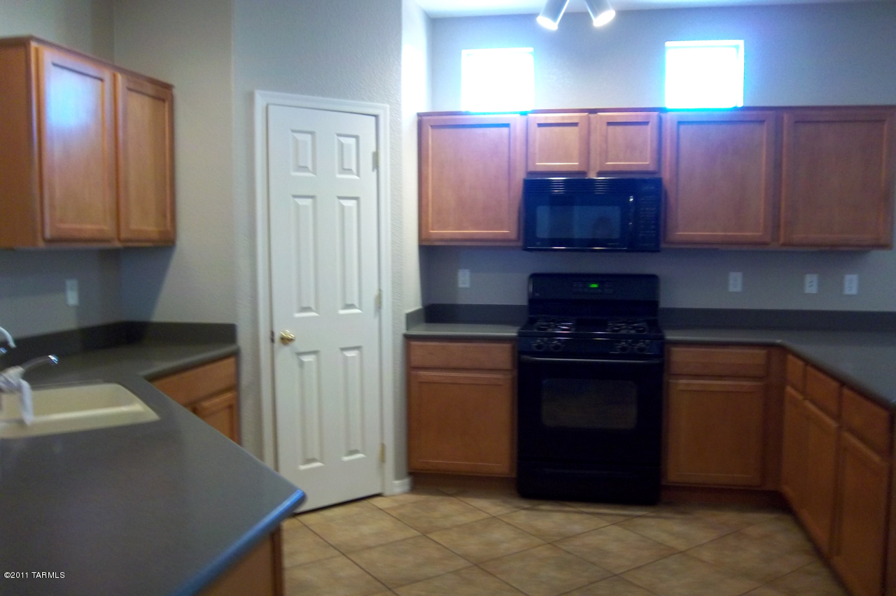 Presidio De Cancion (1-200) - Residential Lease