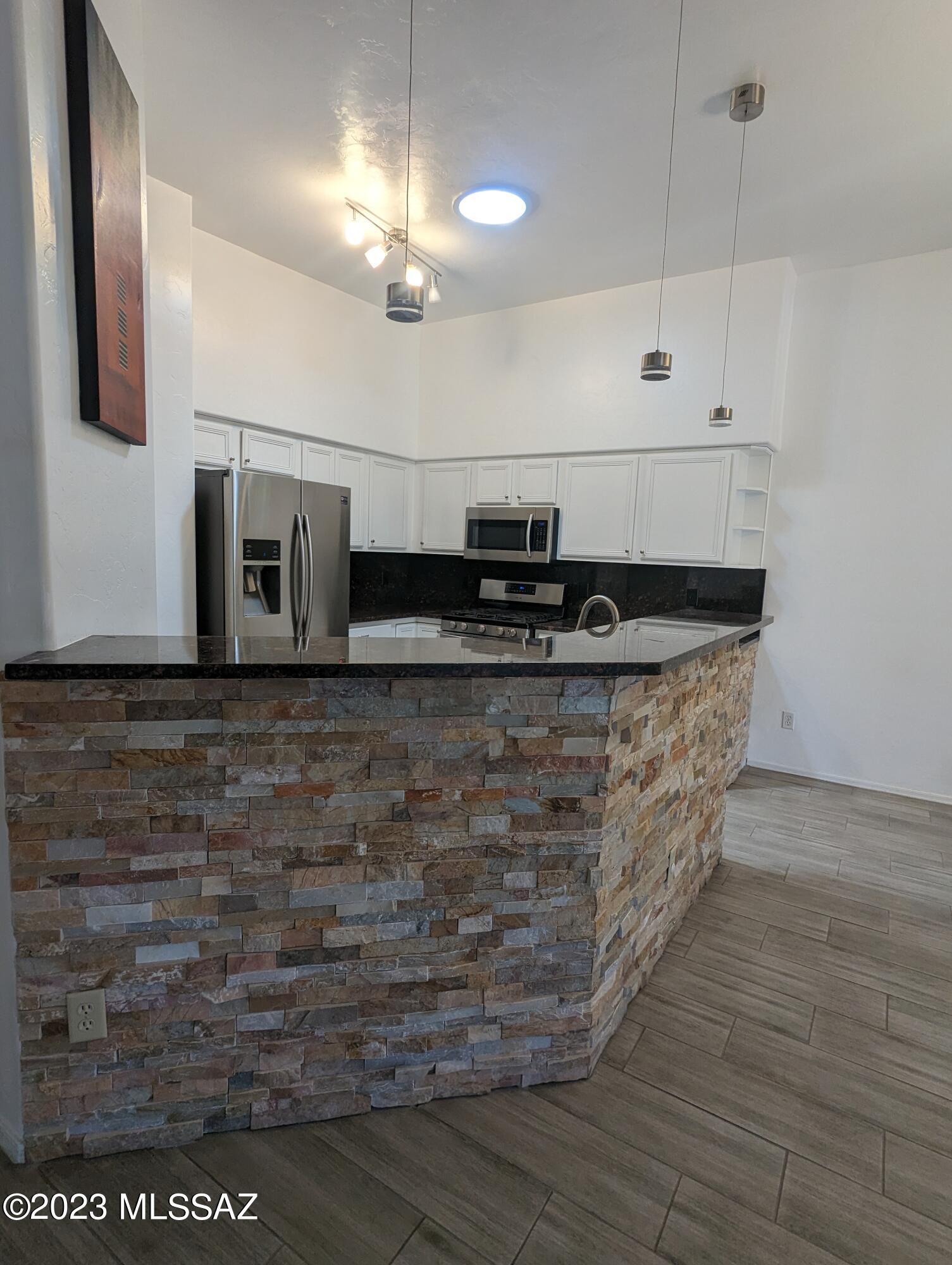 Rancho Esperero (1-343) - Residential Lease