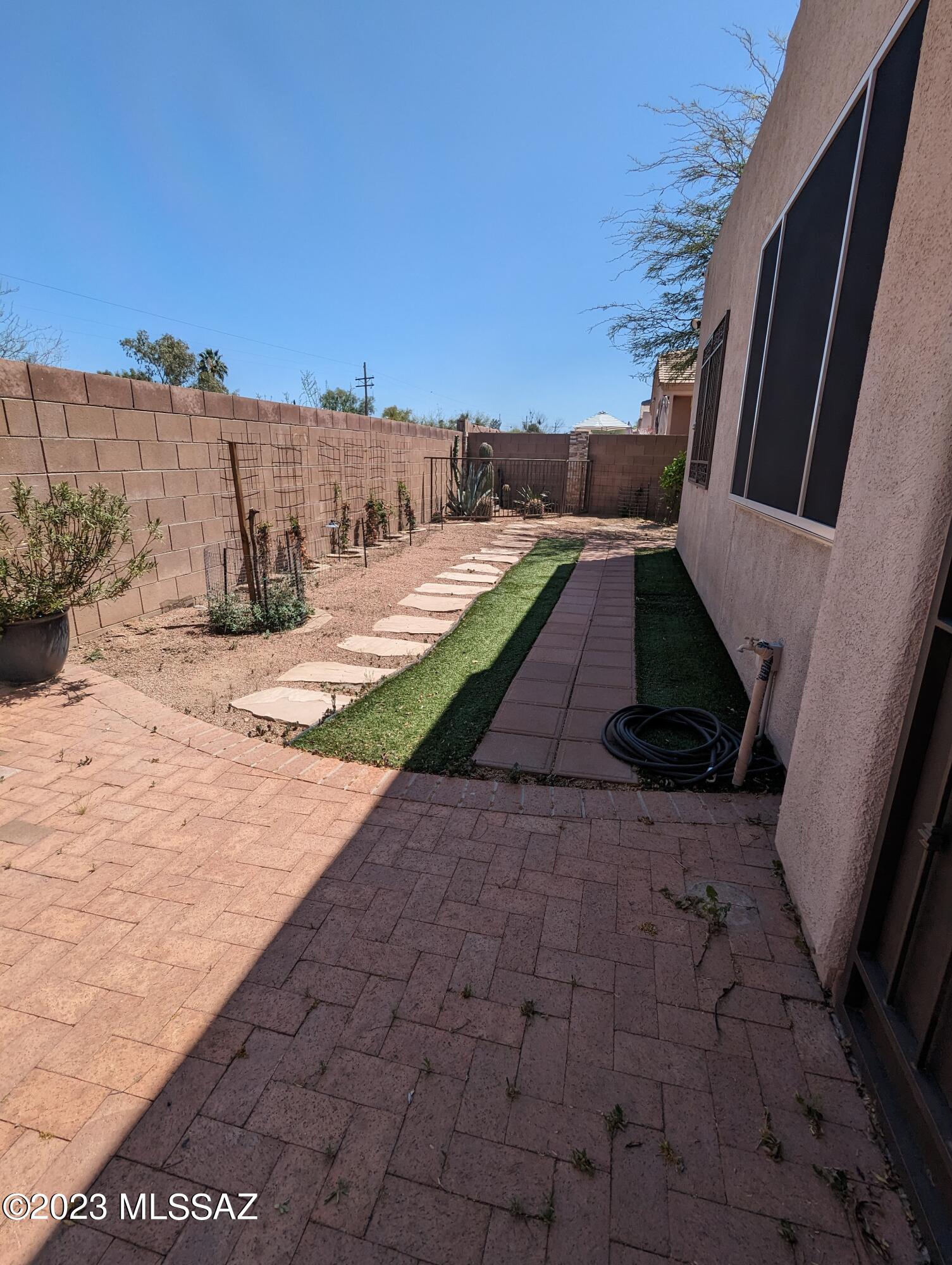 Rancho Esperero (1-343) - Residential Lease